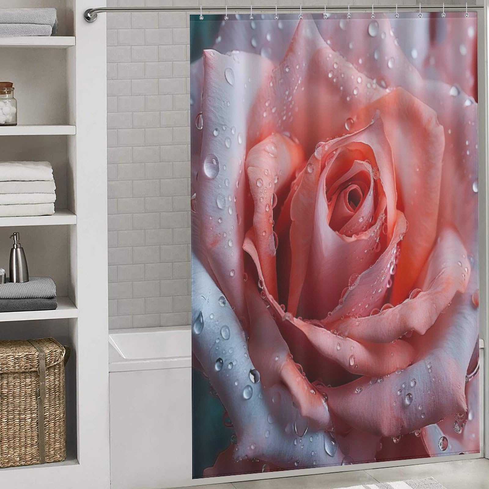 Rideau de douche rose pour créer une ambiance spa relaxante dans votre salle de bain familiale