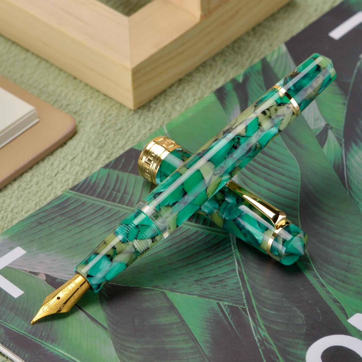 Asvine P20 Piston Pluma estilográfica de punta extrafina, mármol verde, acrílico y borde dorado, colección de escritores suaves con juego de estuche