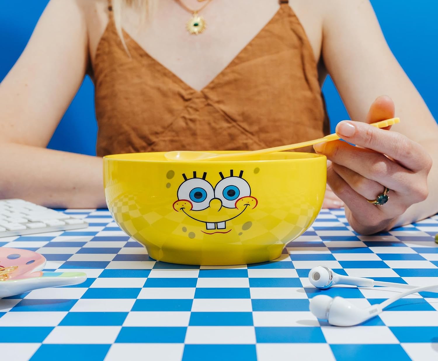 Silver Buffalo Nickelodeon SpongeBob SquarePants Ceramic Bowl With Color-Changing Spoon | Holds 27 Ounces