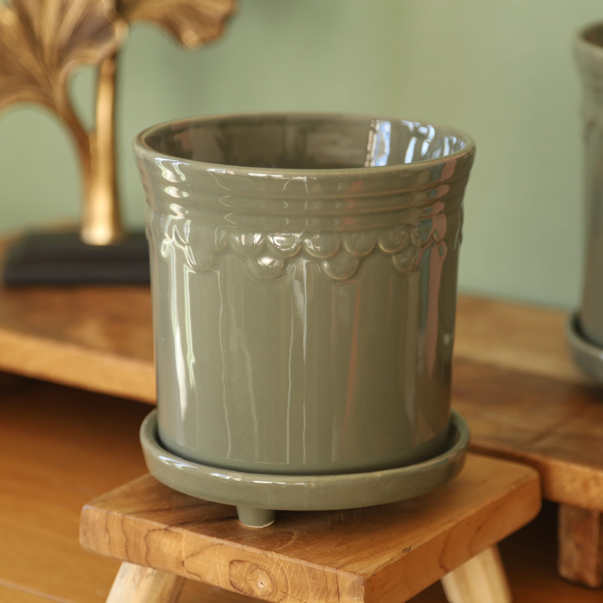 Fyne-Finds Ceramic Sage Green Plant Pot Raised Saucer Scalloped Edge Glazed Garden Planter Outdoor Home WeatherProof DrainageHoles (Medium)