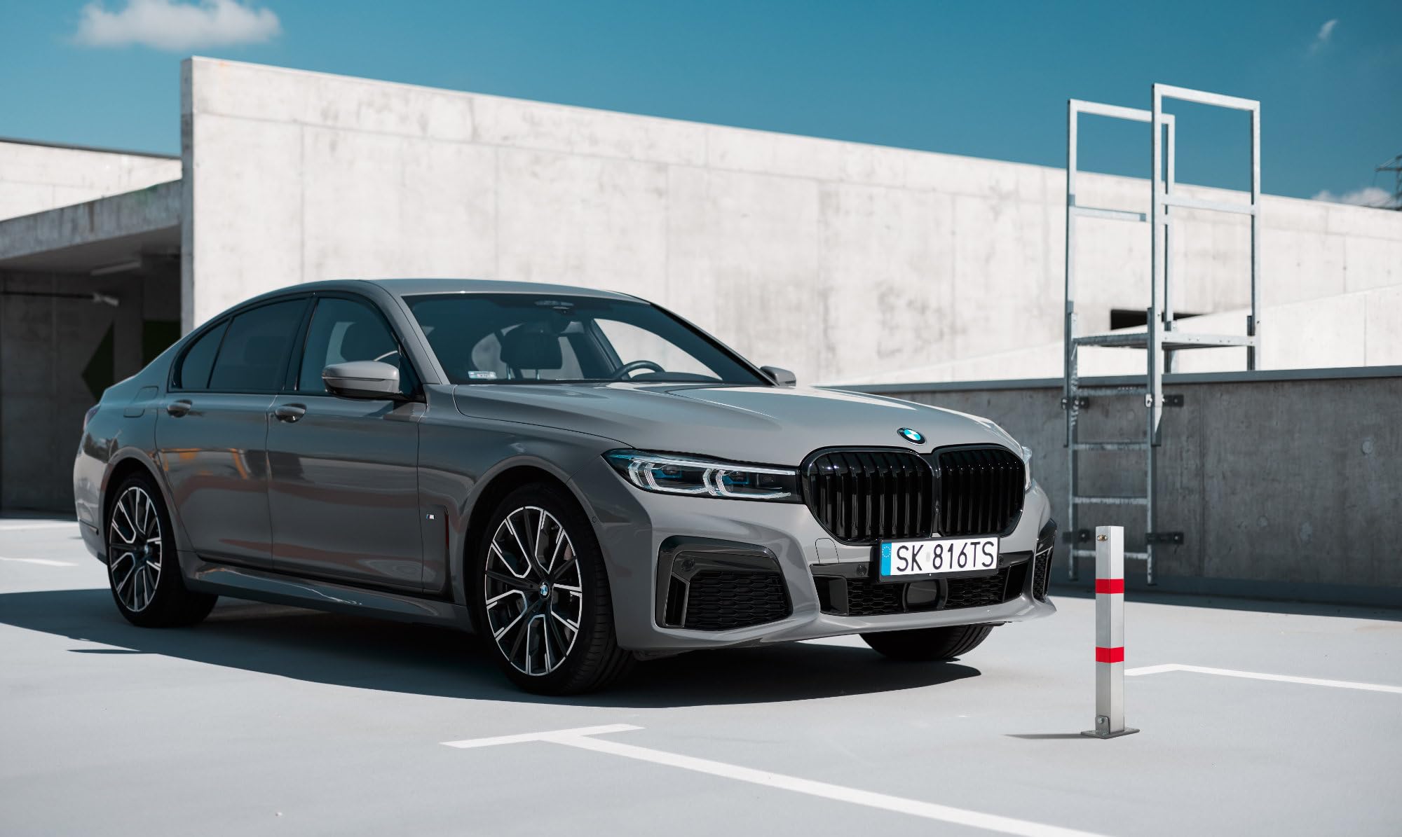 Stagecaptain PPP-70 SR Parkpfosten - Stabile Parkplatzsperre aus Stahl - Galvanisiert und pulverbeschichtet - Abschließbar mit drei Schlüsseln - Reflexionsstreifen für gute Erkennbarkeit
