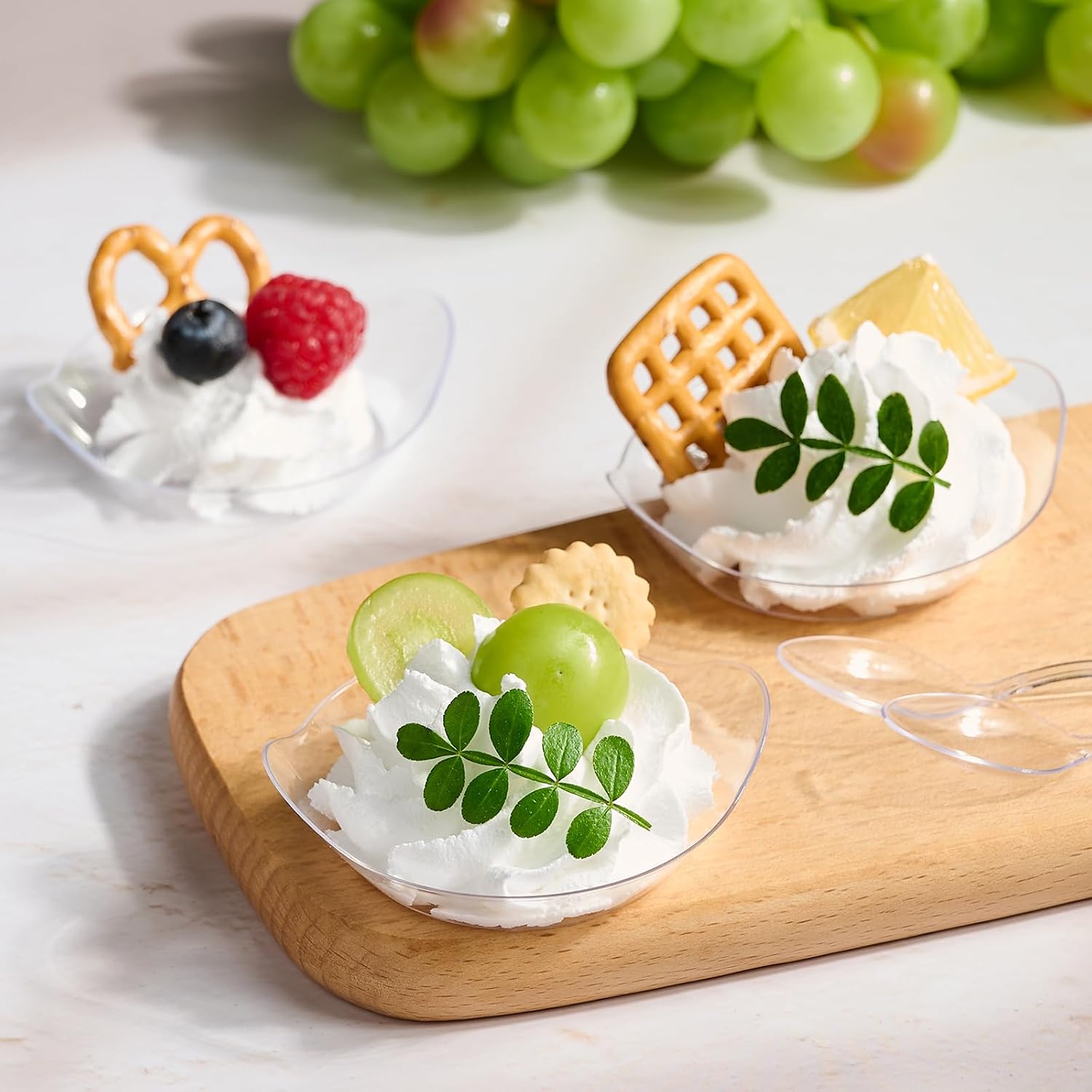 Kucoele 100 Pack Mini Dessert Plates with Spoons