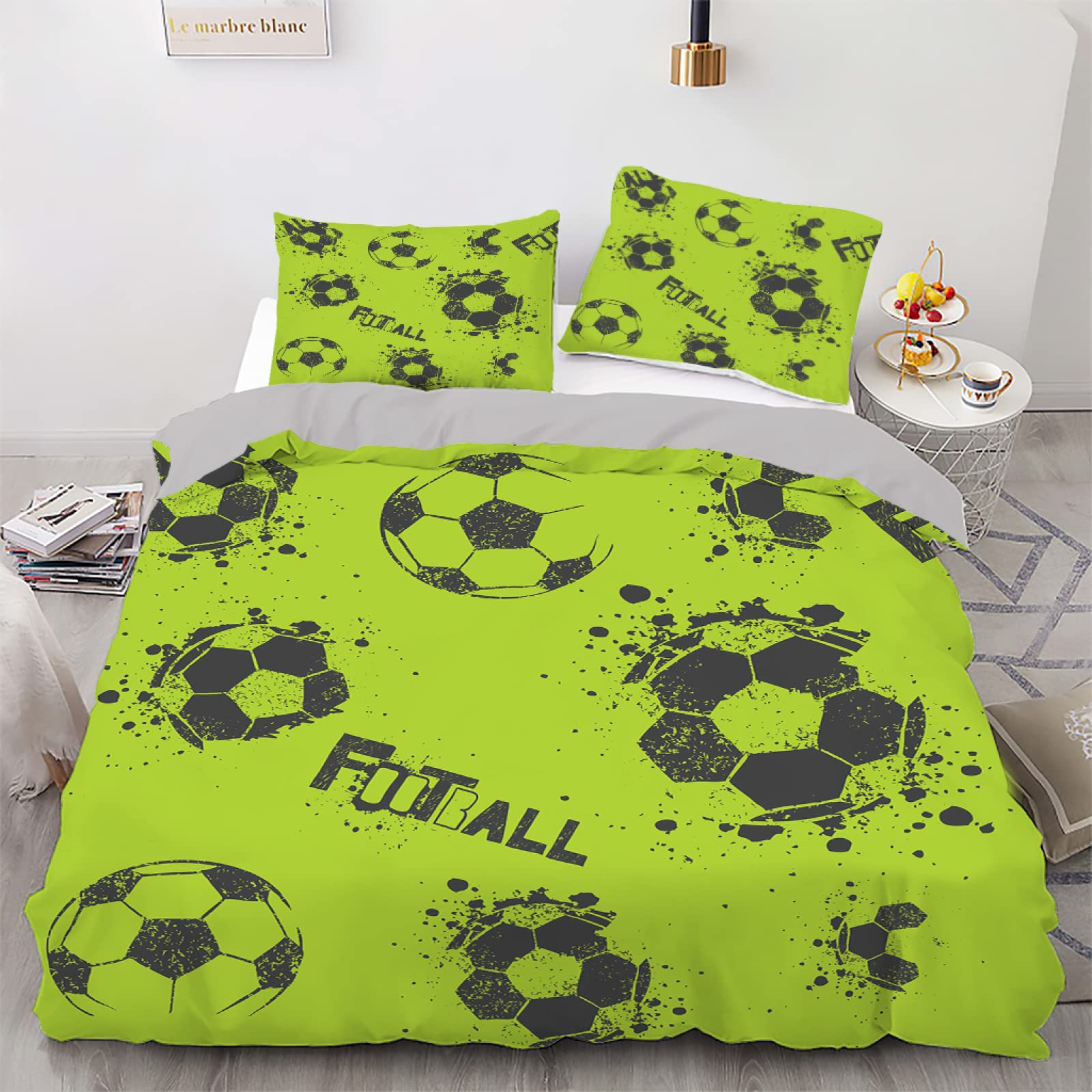 Parure de lit 220x240 football vert en microfbre 110g avec 2 taies d'oreiller pour adulte