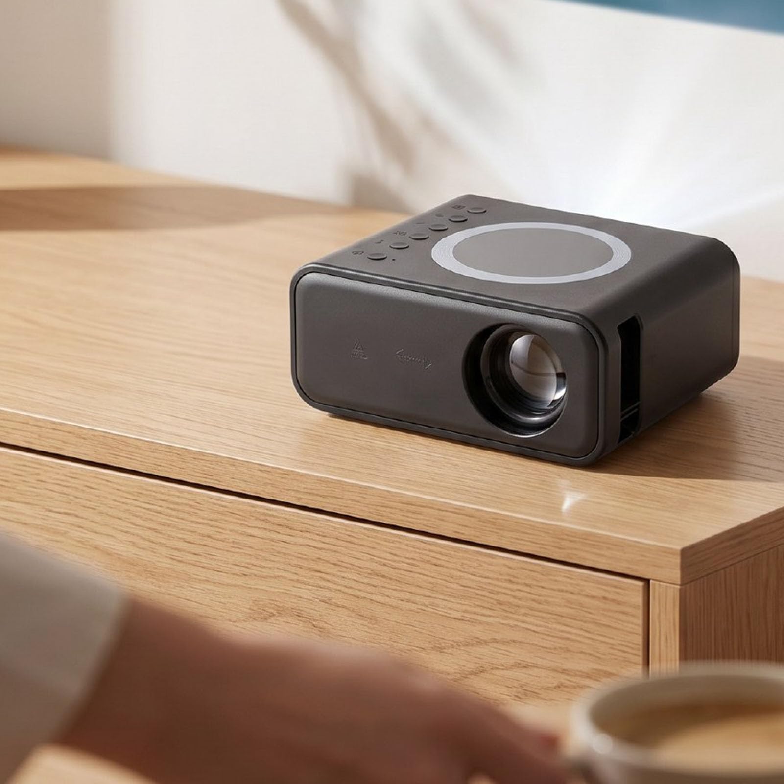Sxhlseller Mini Proyector, 1080P WiFi 6 Bluetooth 5.0 Proyector de Cine en Casa con 15000 Flujo Luminoso 0.9:1 de Tiro Corto para Juegos de Películas en Interiores y Exteriores (Enchufe de la UE)