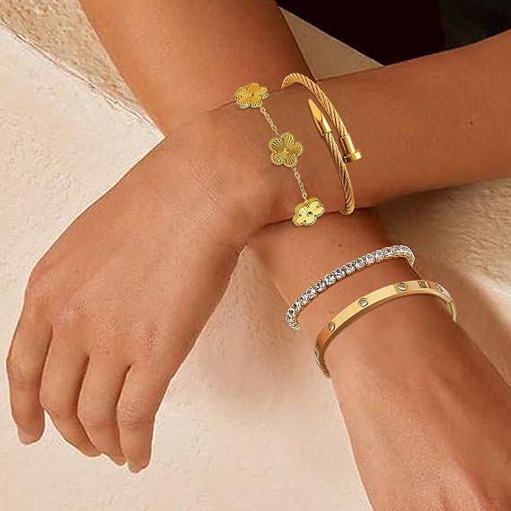 4 Pcs Gold Clover Bracelets for Women 18K Gold Plated Floral Bracelet Set Stackable Four Leaf Clover Bangle Bracelet Set Stainless Steel Bangles Non Tarnish Lucky Link Bracelets Jewelry Gifts