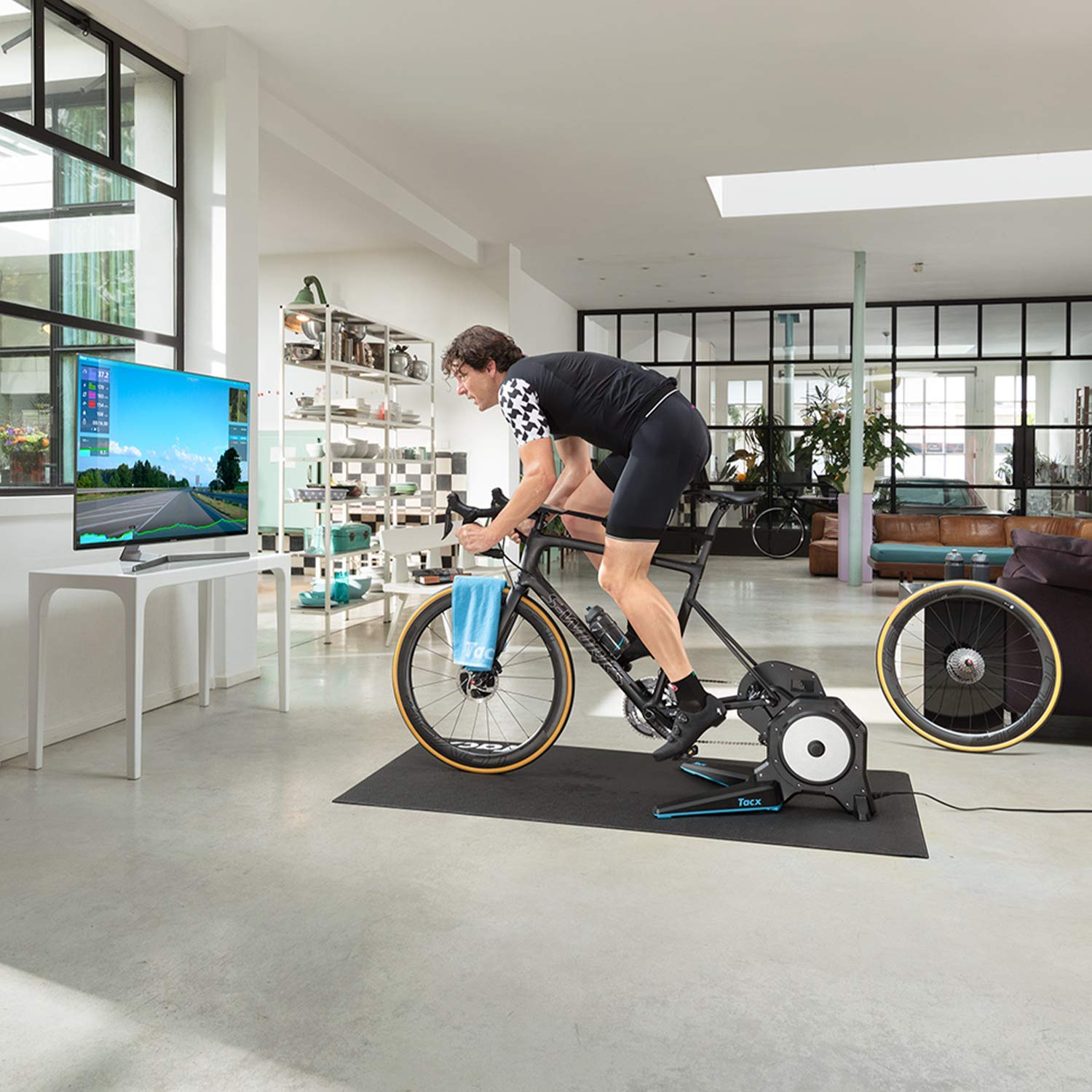 美品 • Tacx Flux 2 スマートトレーナー 箱/11速スプロケ付 Amazon 