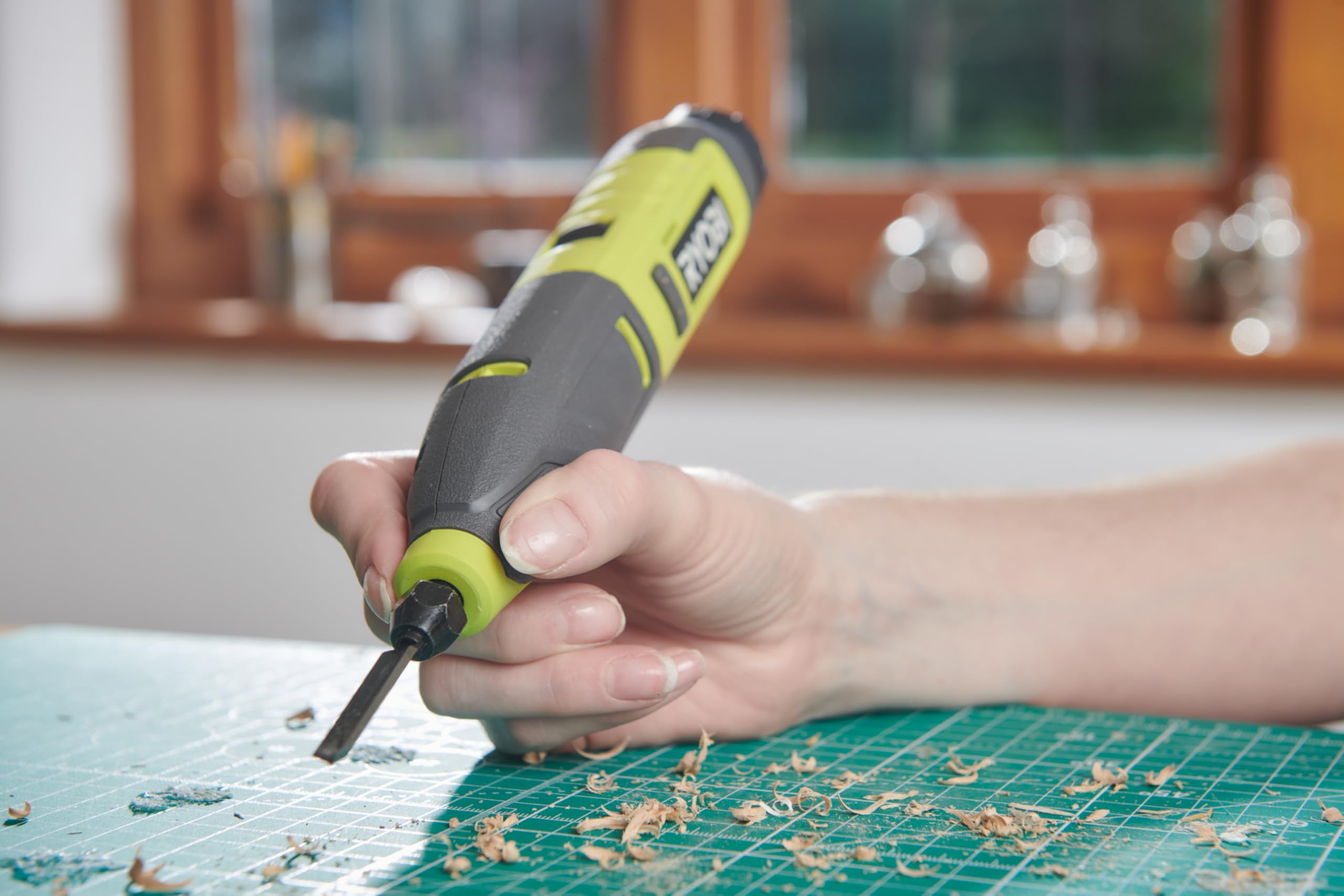 Ryobi RPC4-0, Utensile per Intaglio 4V USB al Litio, Ideale per Intagli su Legno, Potente Motore da 13000 c/min, Impugnatura Ergonomica, Batteria non Inclusa