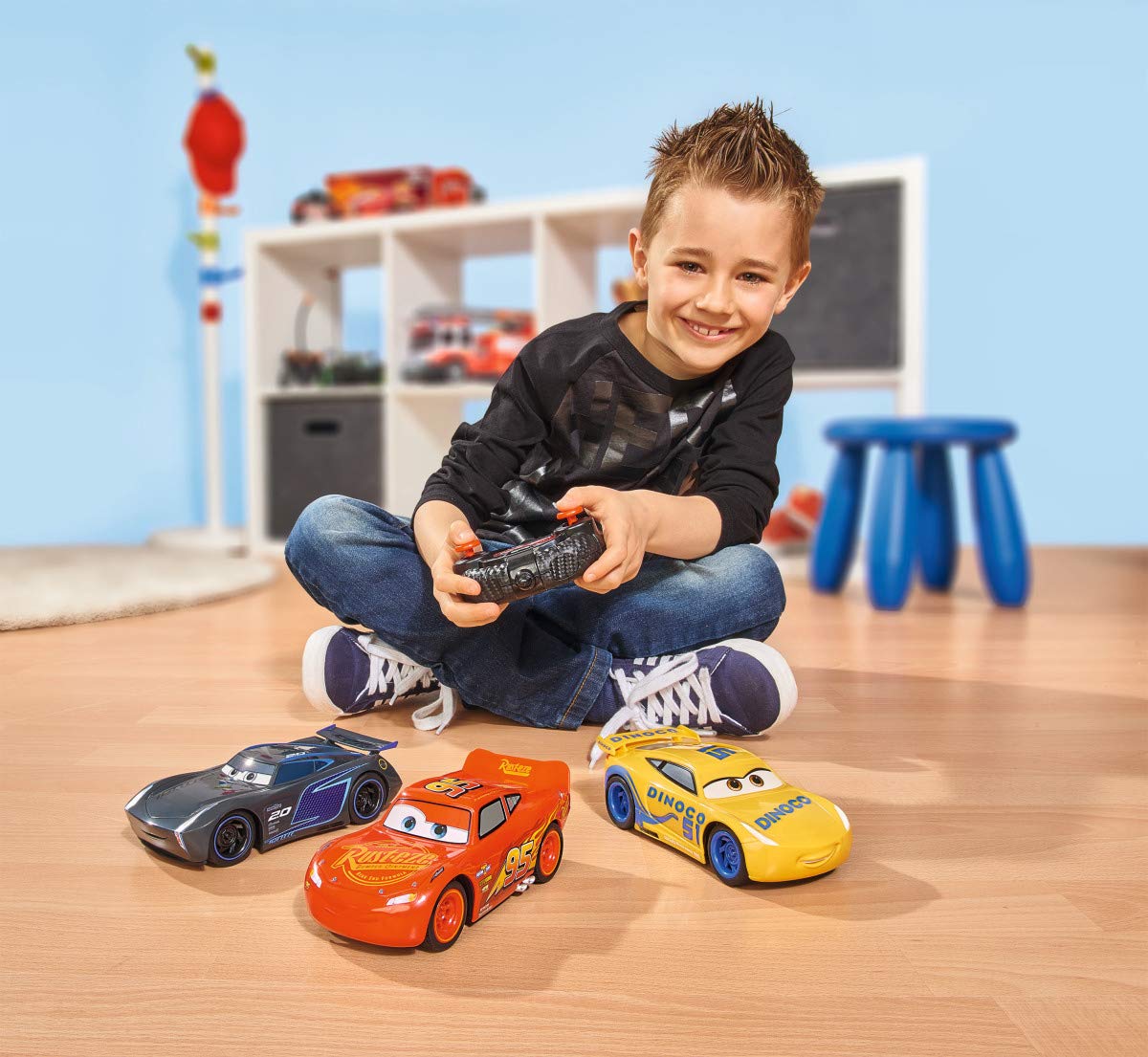 Majorette - Disney Cars 3 - Voiture Radio Commandée Flash McQueen - Echelle 1/24ème - Fonction Turbo - 213084003WEB