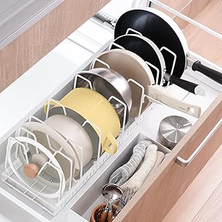 atRise フライパンスタンド《幅調整自由/1㎝仕切り幅で倒れにくい安定設計》持ち手スタンド付き [ 選べる3色 ] カスタマイズ 可能 分離置き 滑り止め 収納 鍋 フライパン収納 (ホワイト)