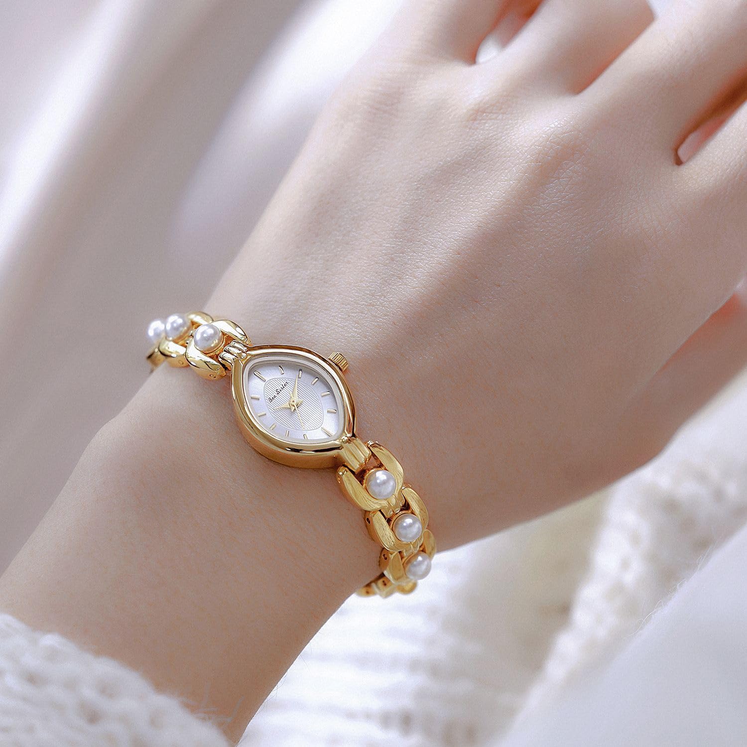 CARLIEN Orologio da polso da donna, piccolo quadrante ovale dorato, cinturino in perle, sottile, minimalista, elegante bracciale rigido