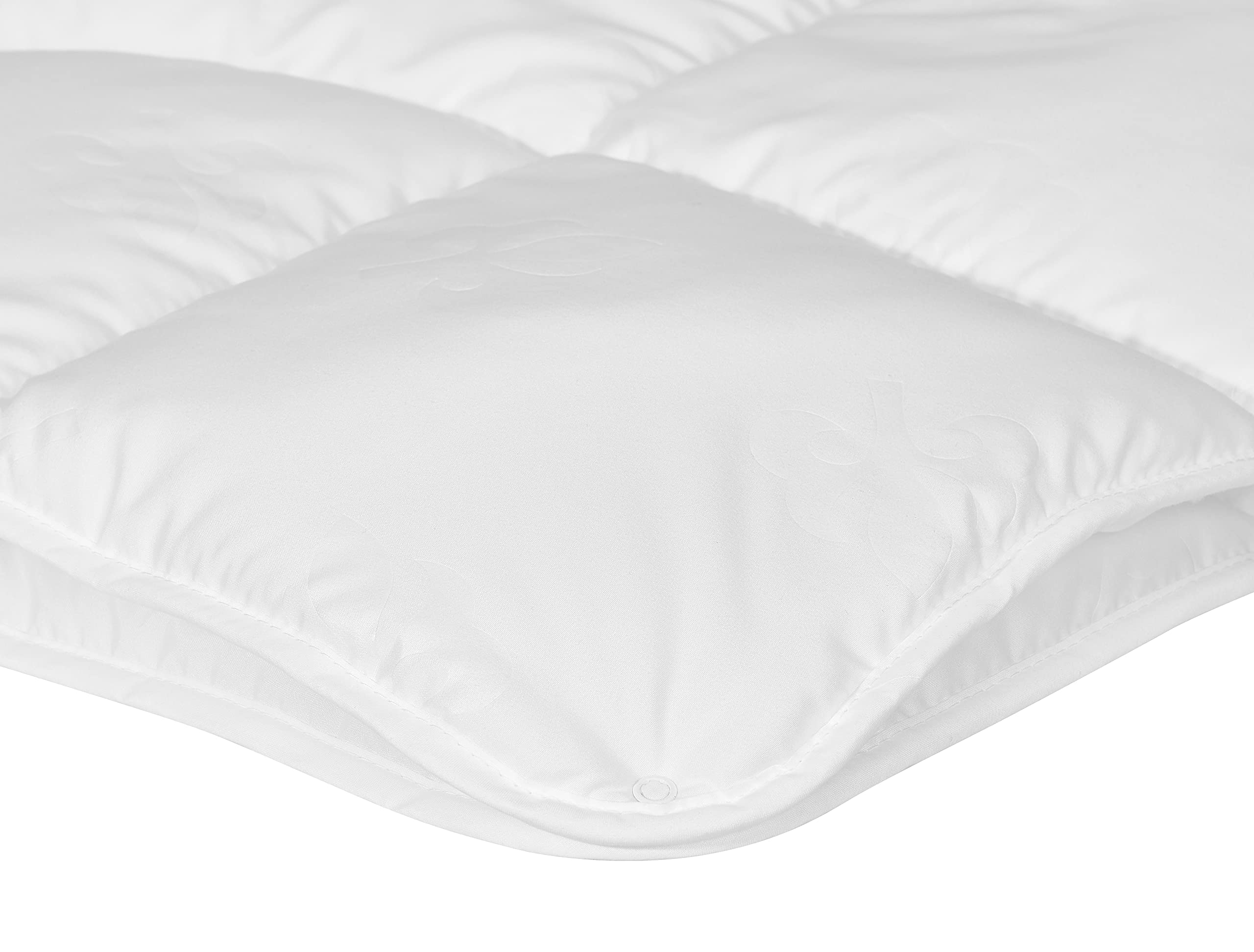 Irisette Lotte 4-Jahreszeitendecke - Produziert in Deutschland - Steppbett mit Top Cool Gewebe, 95 Grad waschbar, inkl. Aufbewahrungstasche, 155 x 220 cm, weiß, Öko-Tex Zertifiziert
