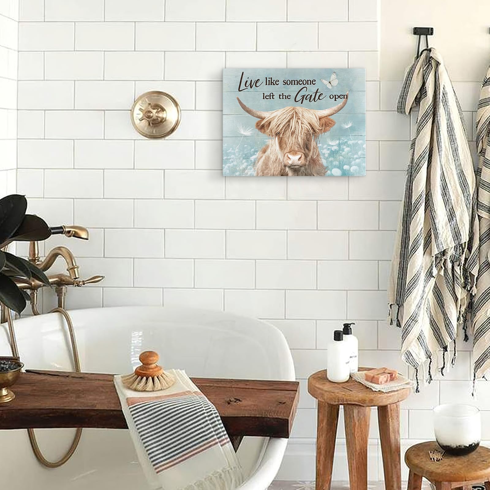 Joyeuse Vache Des Highlands Dans Une Baignoire · Creative Fabrica