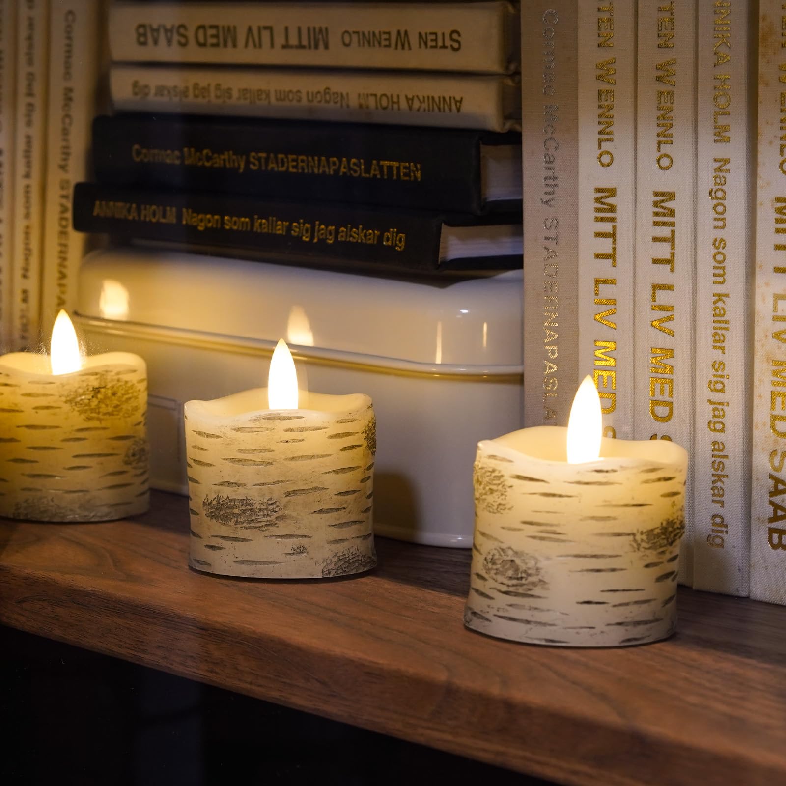 Rhytsing 4 Białe świeczki LED imitujące białą brzozę z timerem, bez płomienia, wykonane z prawdziwego wosku, bateriowo zasilane świeczki typu tealight na Boże Narodzenie - średnica 5cm
