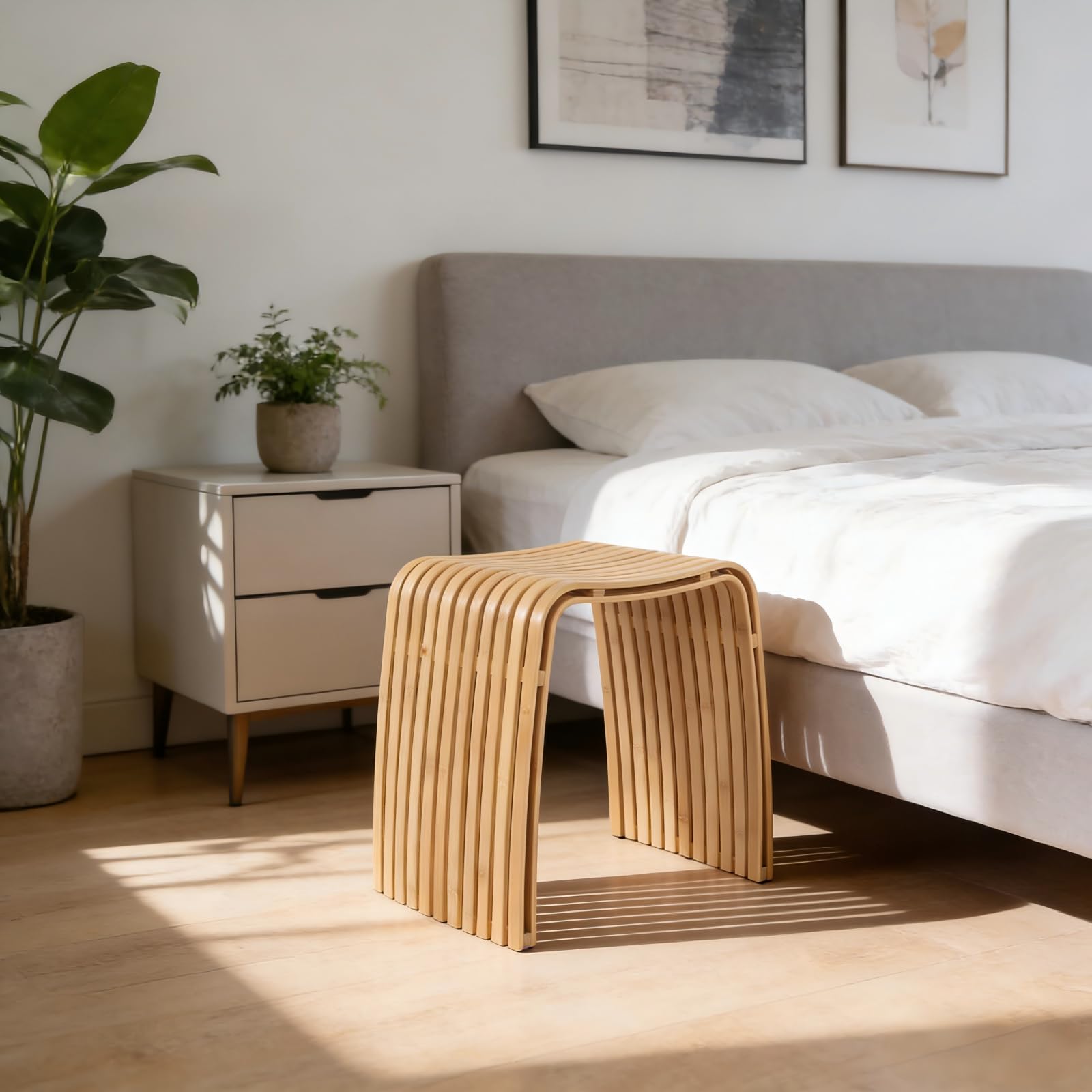 Sólido Taburete de Entrada de Madera, Bambú Natural Curvado de 2 Niveles, Elegante Reposapiés en Diseño Escandinavo, Asiento Ligero y Resistente, Taburete de Tocador para Baño, Dormitorio Salón