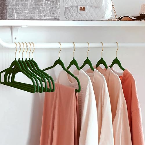 Miniatura 9 de ManGotree Perchas de terciopelo con gancho dorado giratorio de 360, perchas de fieltro antideslizantes para trajes, colgador de ropa delgado que