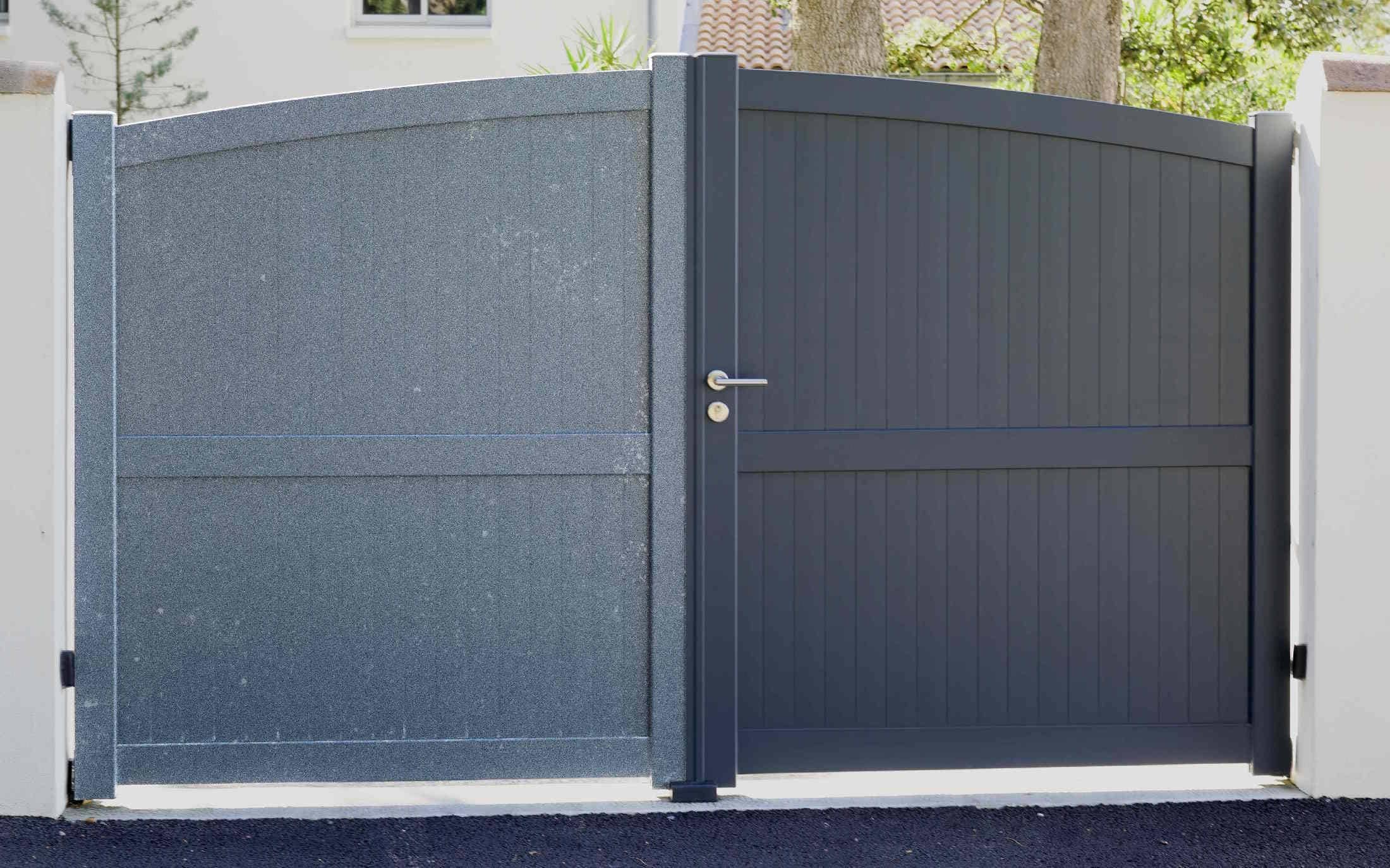 GUARD INDUSTRIE - Nettoyant Rénovateur - Ravive Couleurs Peinture, Plastique, Métal – Antitache 5 ans – 250 G-Traite 2 Portes et 10 Fenêtres - Chiffon microfibre inclus
