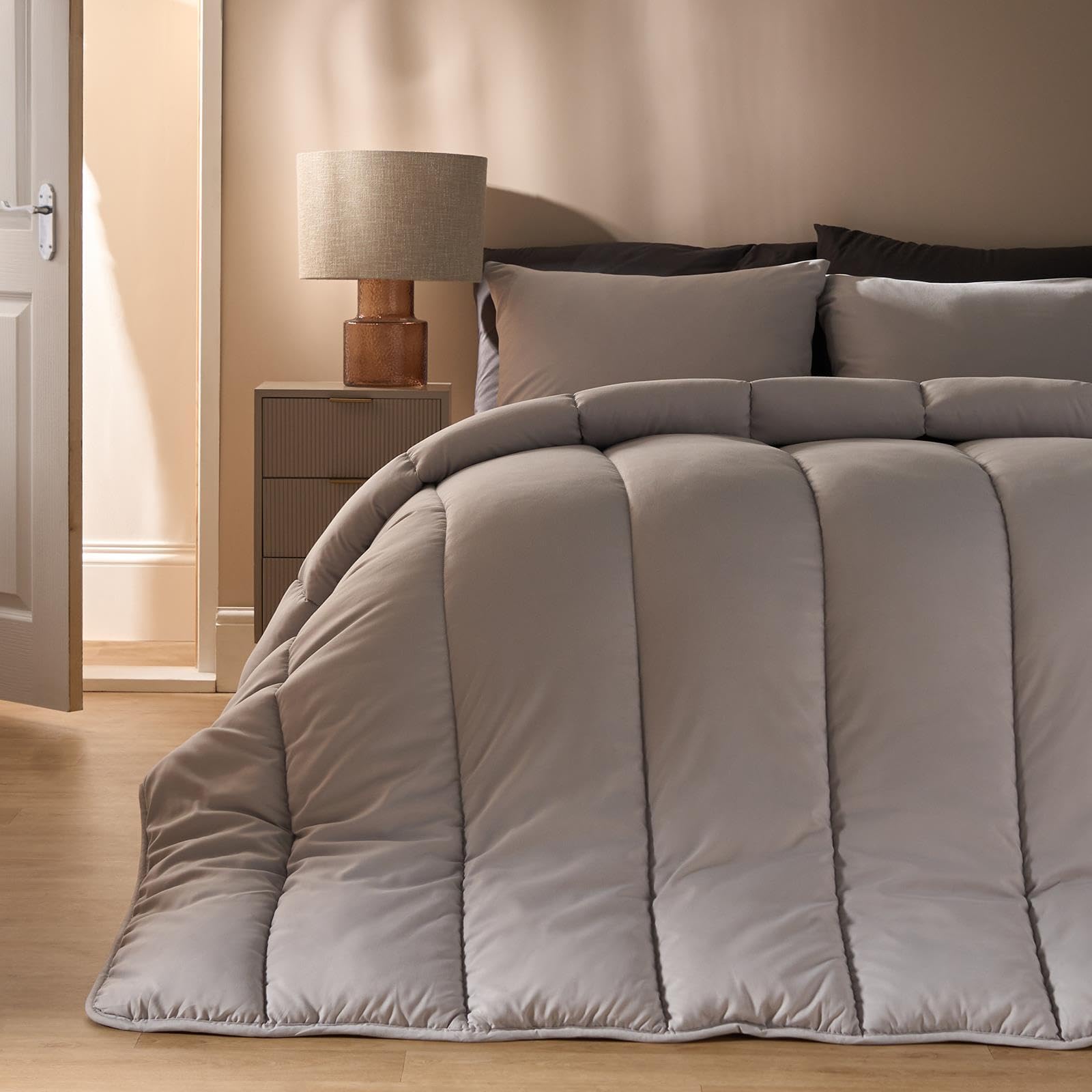 OHS 10.5 Tog Coverless Duvet King Size, Soft Warm Microfibre Fabric Comfortable Coverless Duvet Camping Summer Winter Washable Quilt King Size Duvets with Pillowcases, Silver — image 1