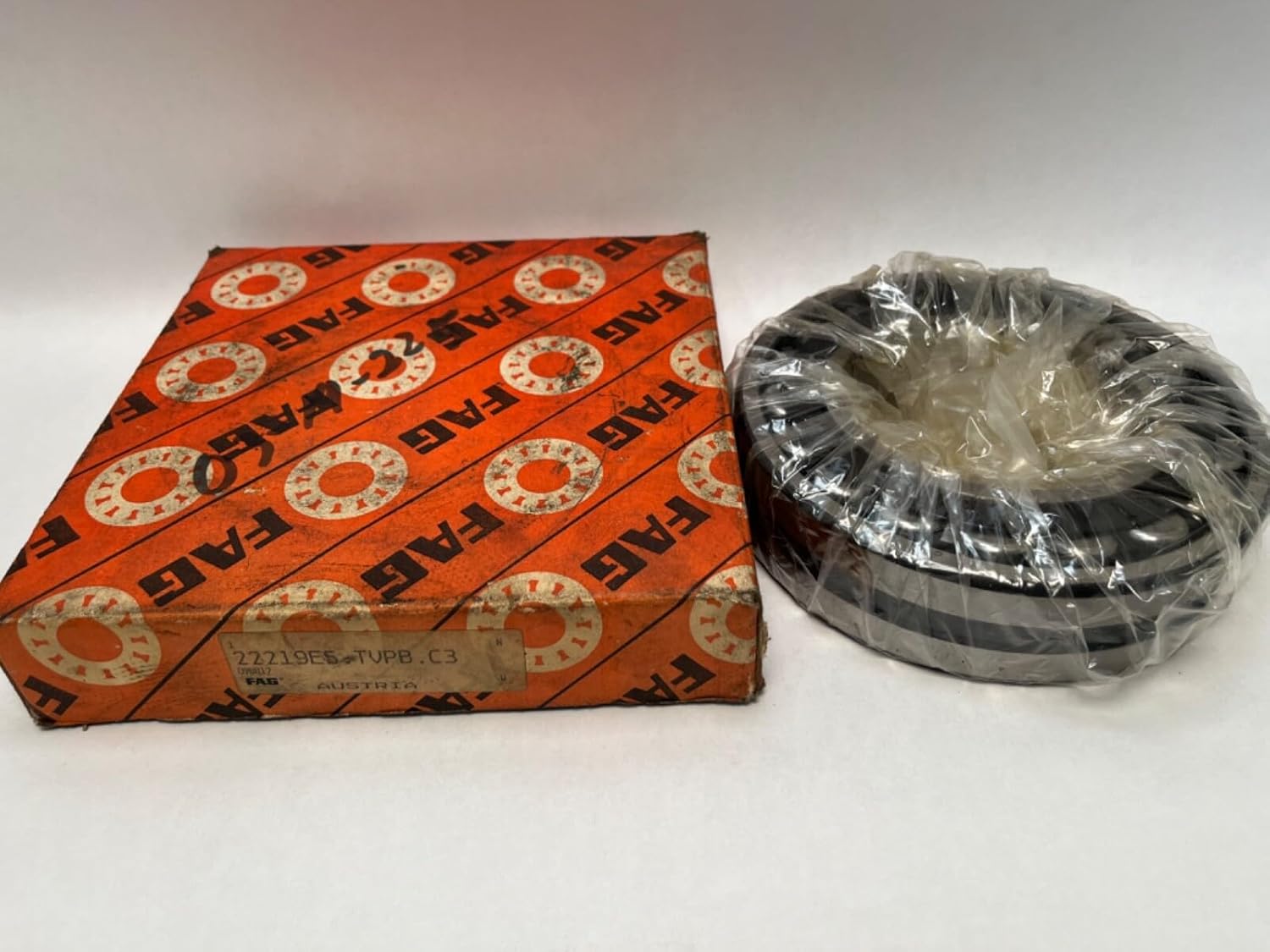 22219ESTVPBC3 FAG New Spherical Roller Bearing