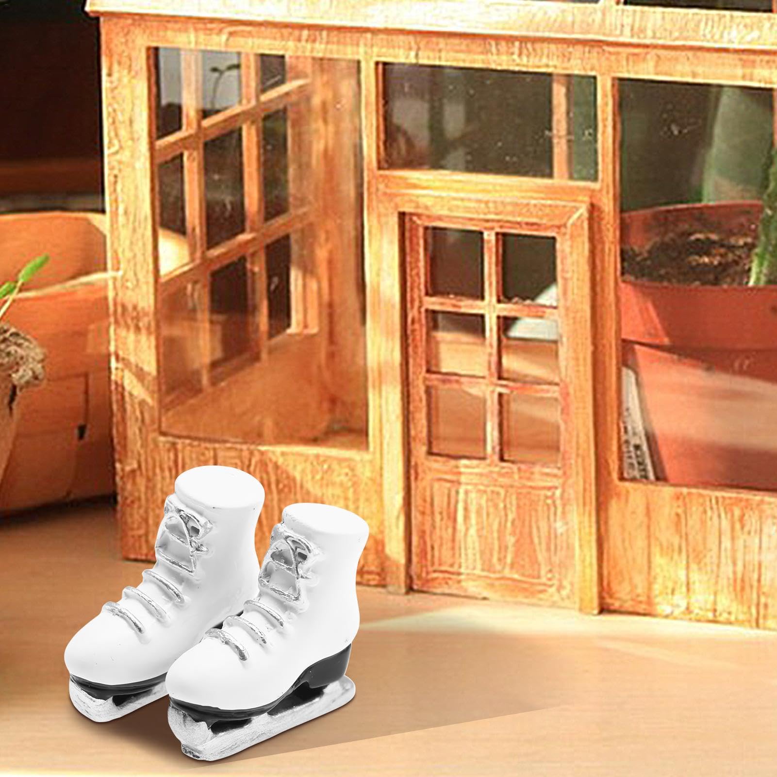Patines De Ruedas En Miniatura, Modelo De Resina De Patines De Hielo Blancos | Zapatos con Ruedas Zapatos Deportivos de Invierno Accesorio en Miniatura a Escala 1:12 para Juegos de rol