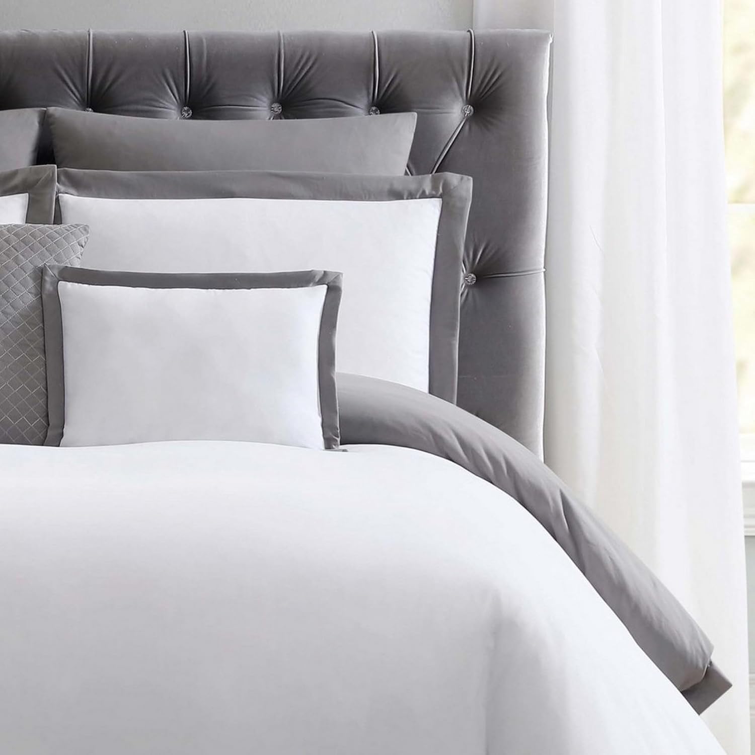 White and Gray Full/Queen Modern Duvet Cover Set with Decorative Pillows