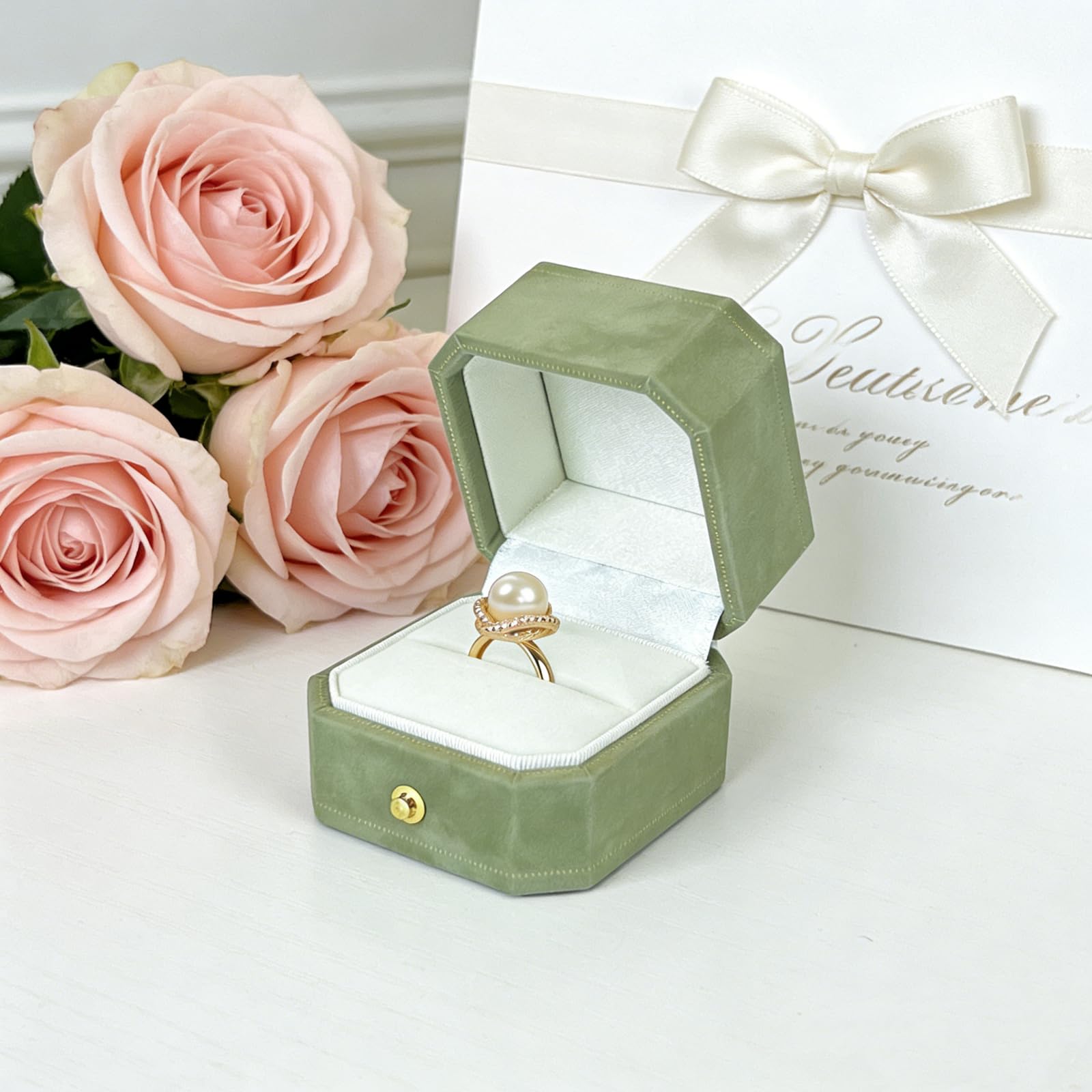 Amazon｜WHSLILR ベルベットリングボックス - 八角形の婚約指輪