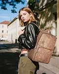 SYTRAH Sac à dos en cuir pour femmes, 15.6 inch Laptop Purse Daypack Camela en cuir pour femme Sac à dos pour ordinateur portable: dédié 15.6" Compartiment, 8-Pocket Organisation, Sac à bagages, Voyages/Affaires/Travaux