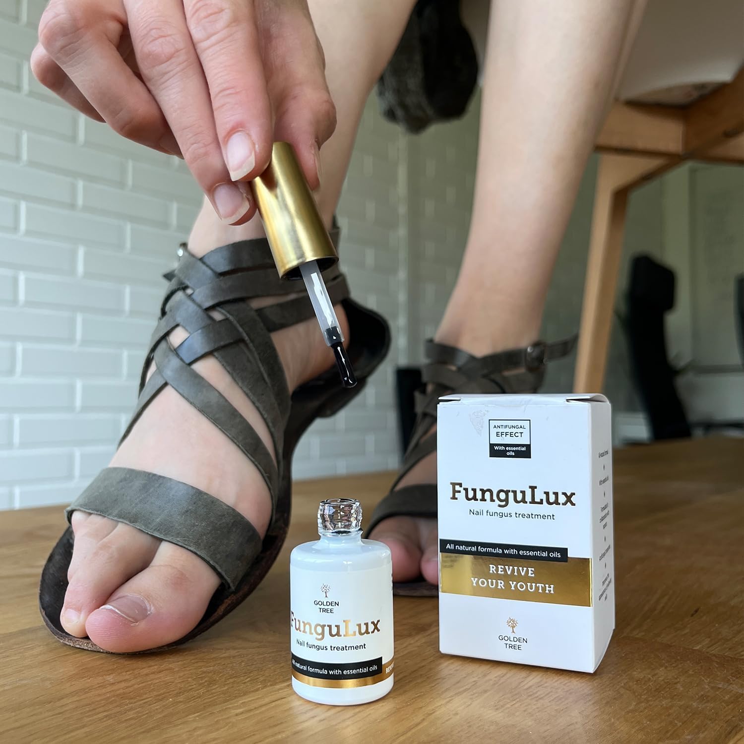 Golden Tree FunguLux Gel Unghie – Cura Unghie con Oli Essenziali – Per Mani e Piedi, Formula Trasparente ad Asciugatura Rapida, 10 ml