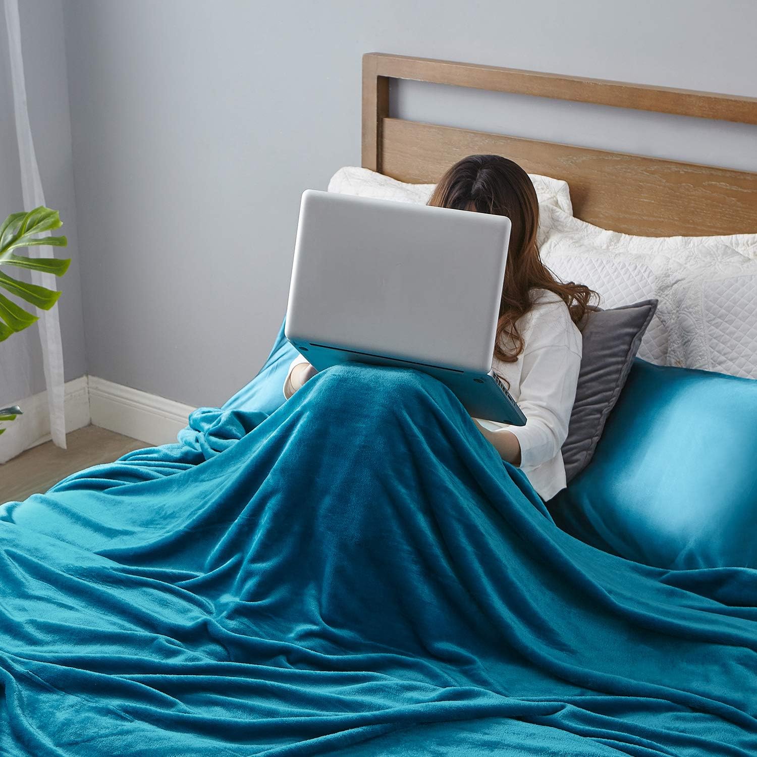 Hansleep Fleece Queen Blanket for Bed Fleece Teal, Queen Size Super Soft Flannel Fuzzy Plush Cozy Blanket for All Seasons, Teal, Queen 90x90 Inches - Image 9