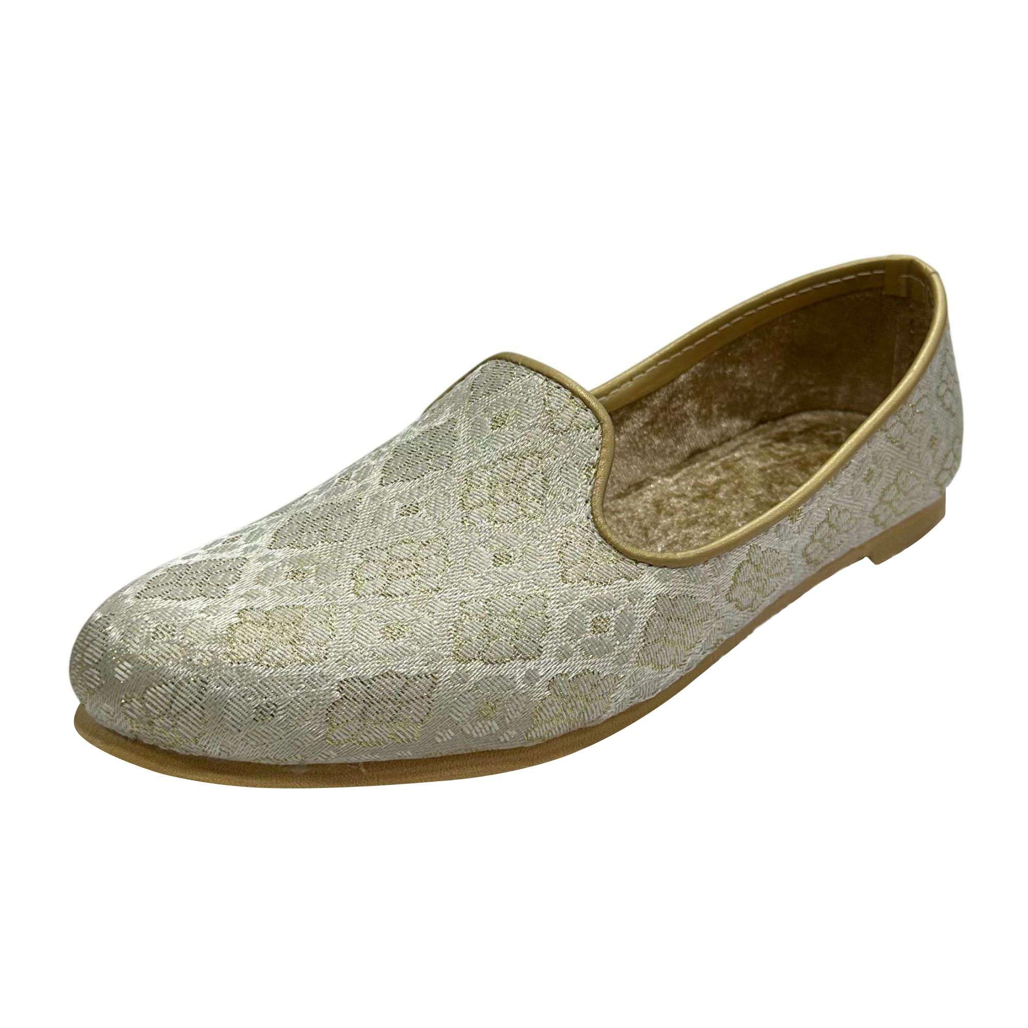 Scarpe da uomo color crema oro ricamate etniche slip-on matrimonio punjabi jutti fatte a mano mojari party scarpe