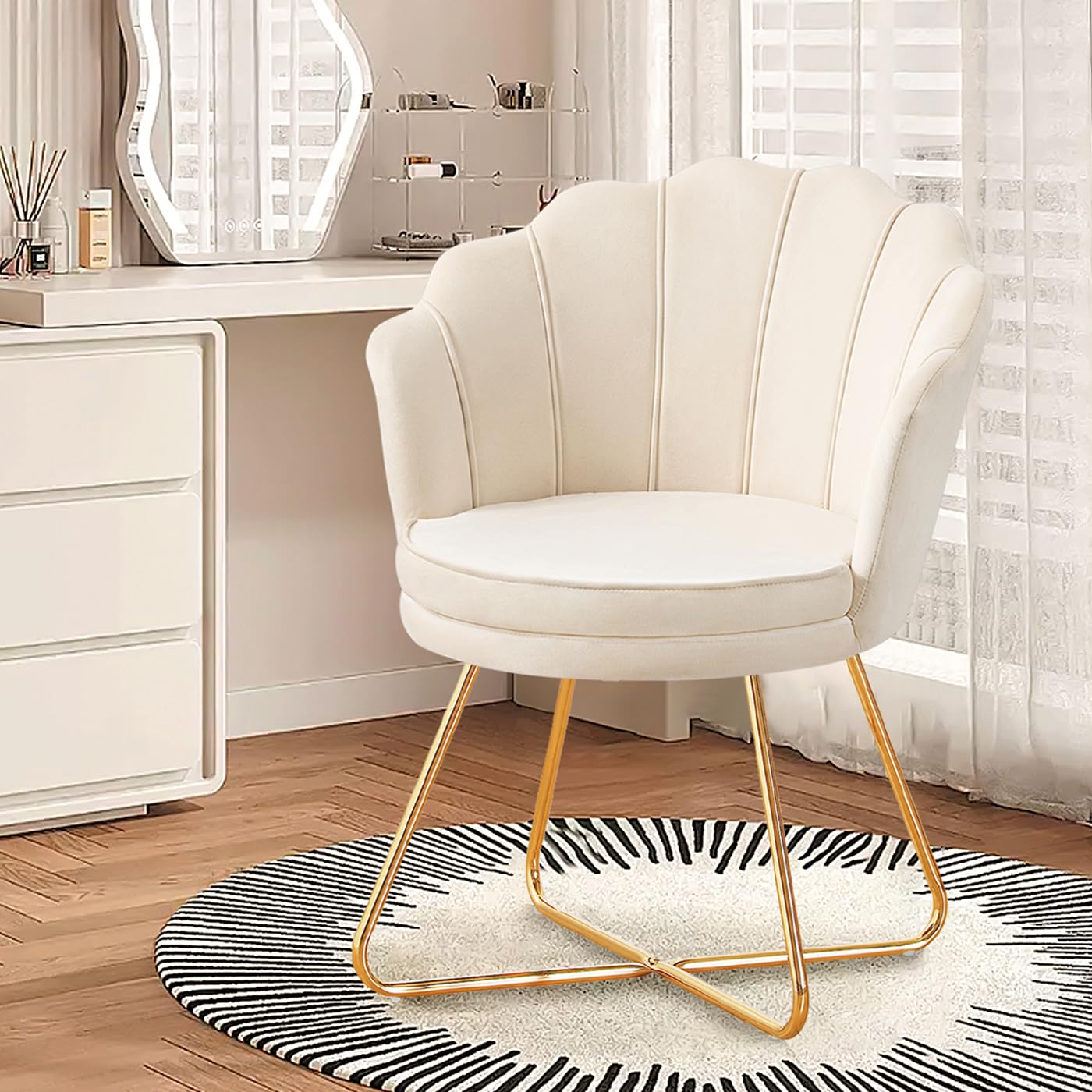 Hellove Sedia Trucco, Poltrona Conchiglia in Velluto con Placcato Oro Metallo Gambe, Moderno Poltrona Salotto con Seduta Morbida Imbottita per Camera da letto/Soggiorno/Vanità, Beige