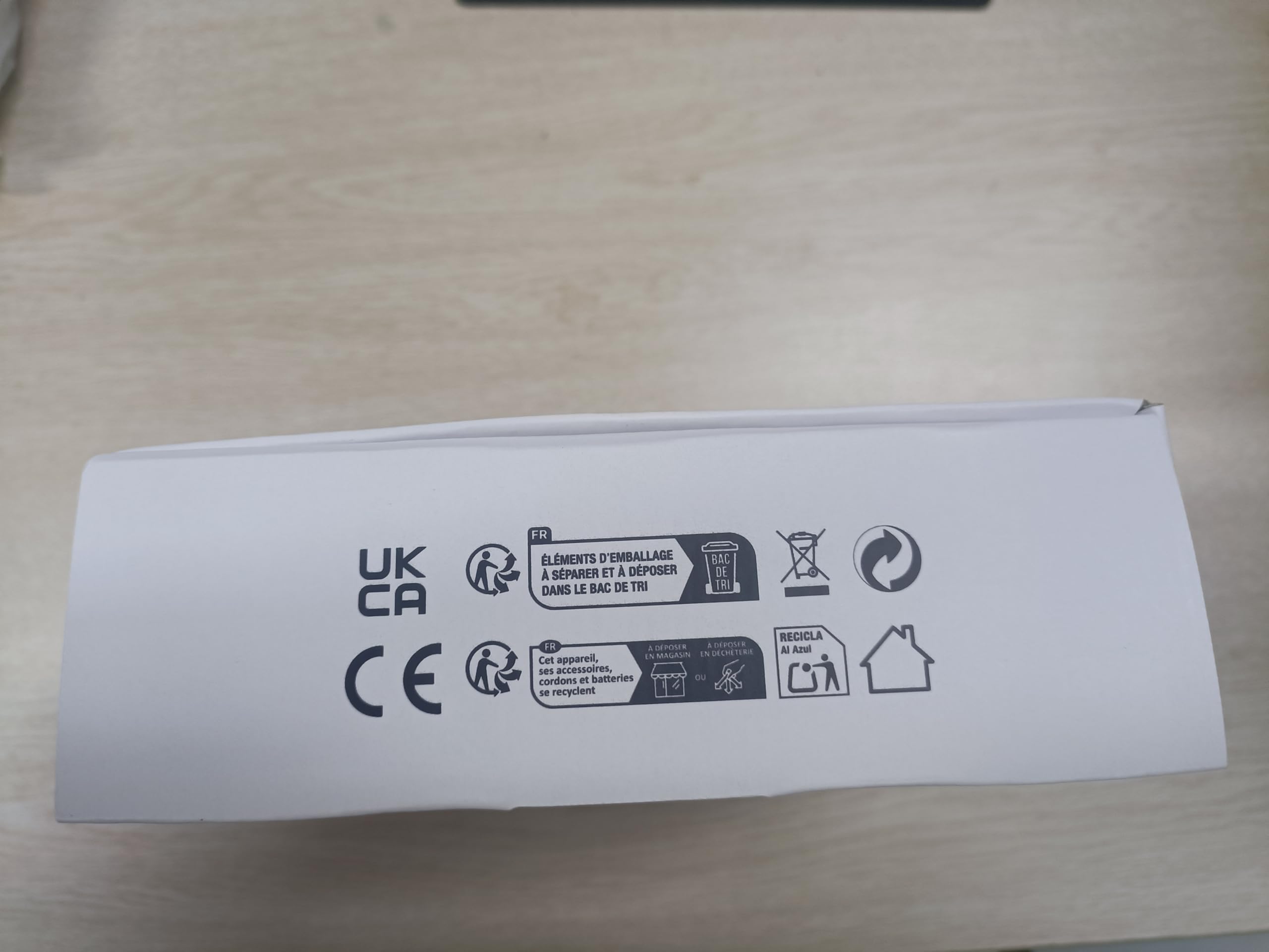 BESTEK Inversor 12v a 220v 400W Conversor para Coche Onda Sinusoidal Transformador con 4 Puerto de Carga y 1 Toma de AC, Adaptador de Mechero Coche para Portátil, Movíl