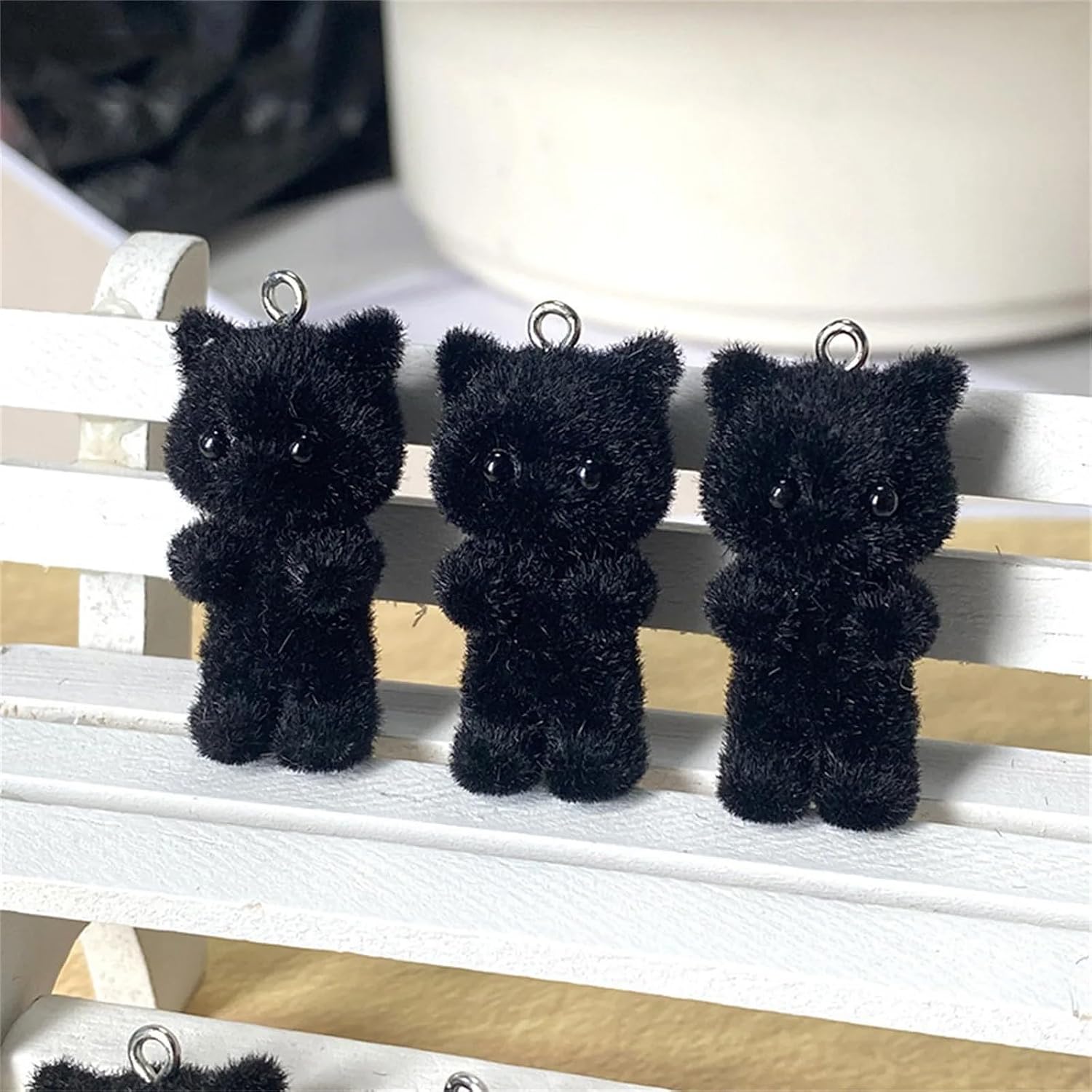 4 pieces of resin plush cat lanyard, mini decoration, suitable for decorating mobile phones, backpacks, wallets, and cameras, ideal gift for friends and family