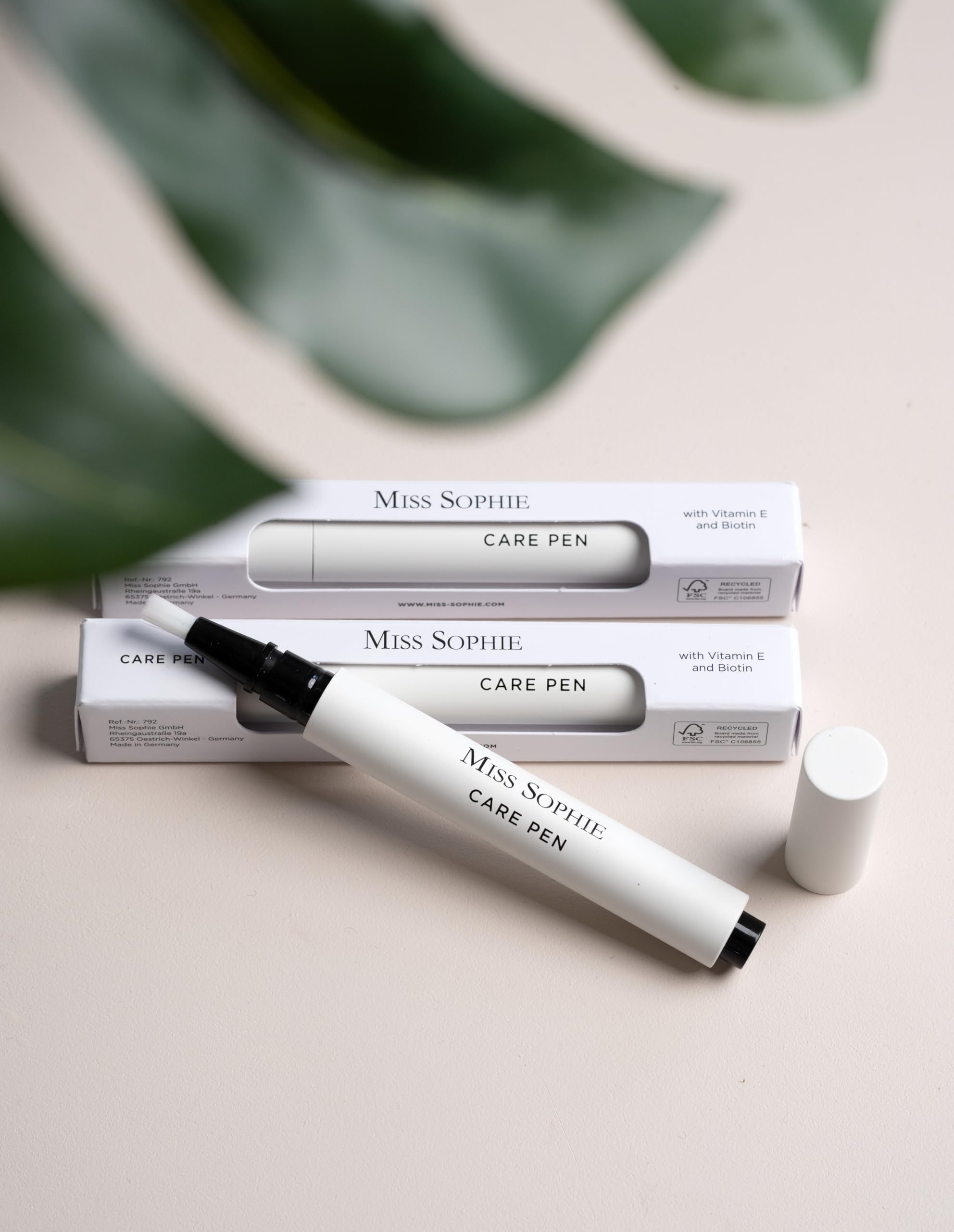 Miss Sophie Nail Care Pen, penna per la cura delle unghie e olio per unghie, 2 in 1, rimuove le pellicole in gel UV senza acetone, cura ricca di vitamine con profumo esotico di mango e cocco