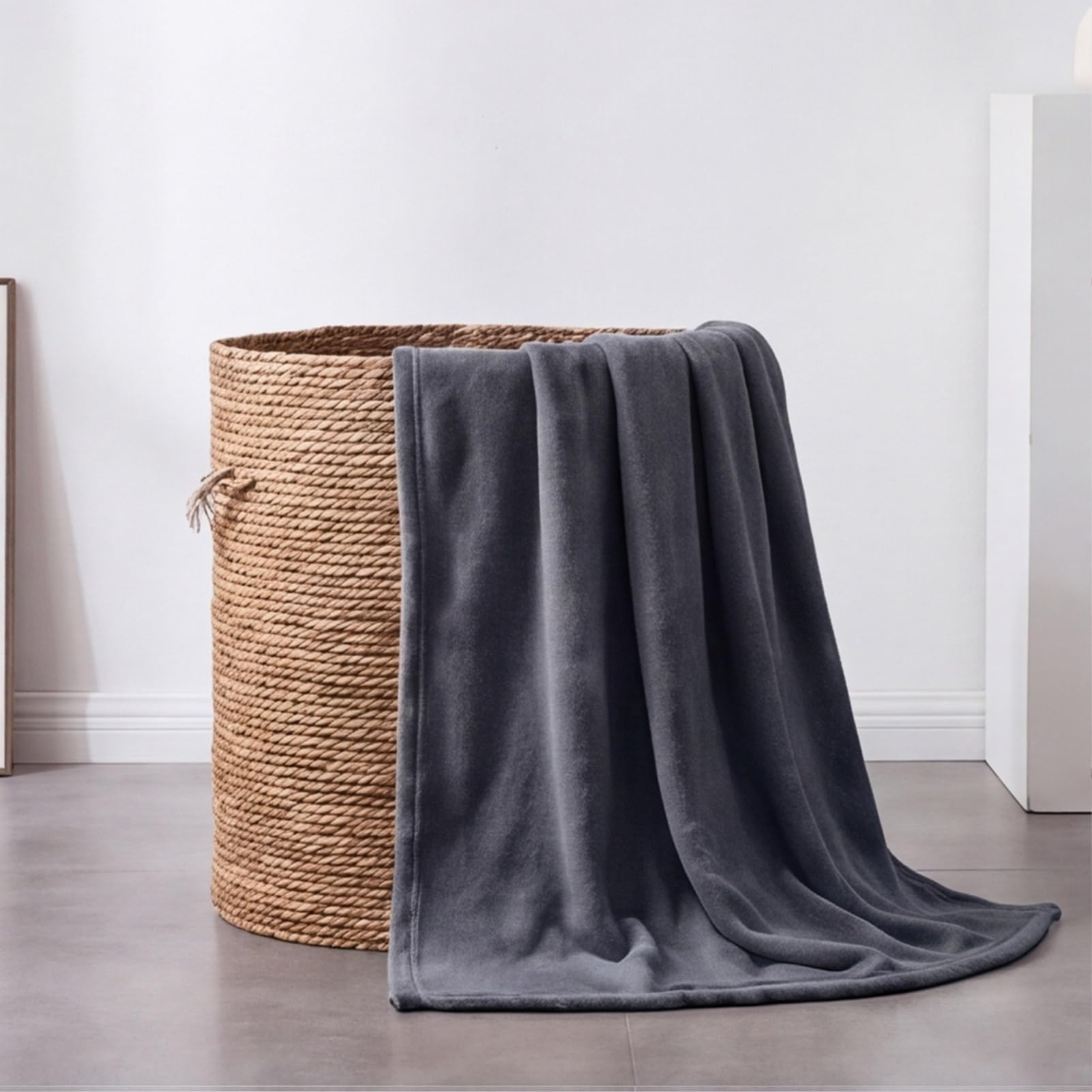 YXRS Large Fleece Throw Blanket 135 x 190 cm Fit All Season Soft Throw Blanket Super Soft Warm Cosy for Bed Settees Armchairs, Dark Grey
