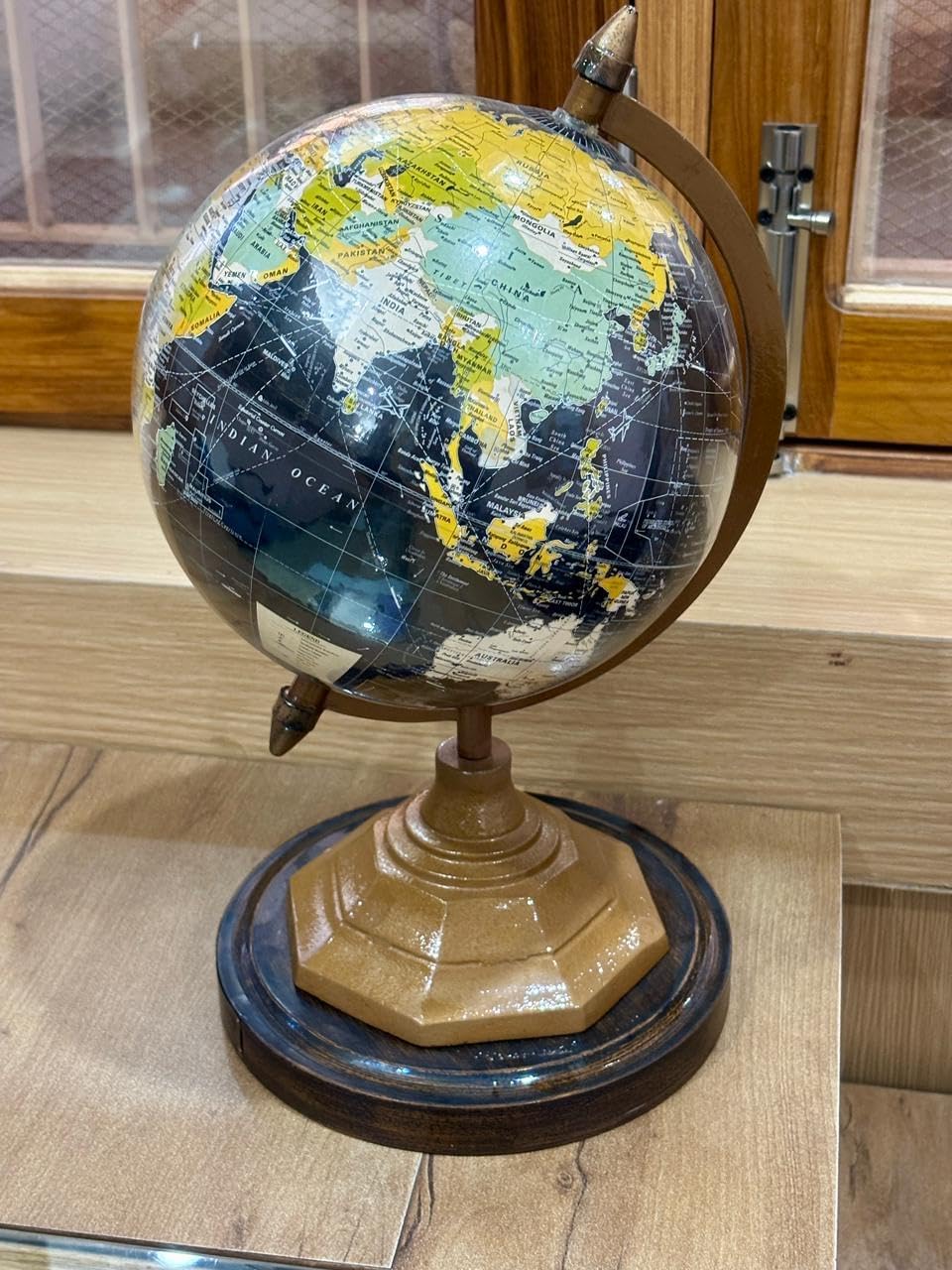 Vintage & Illuminated World Globe – Rotating Earth Map with Metal/Wood Base | Desk Décor for Study, Office & Home (Style Desk Globe)