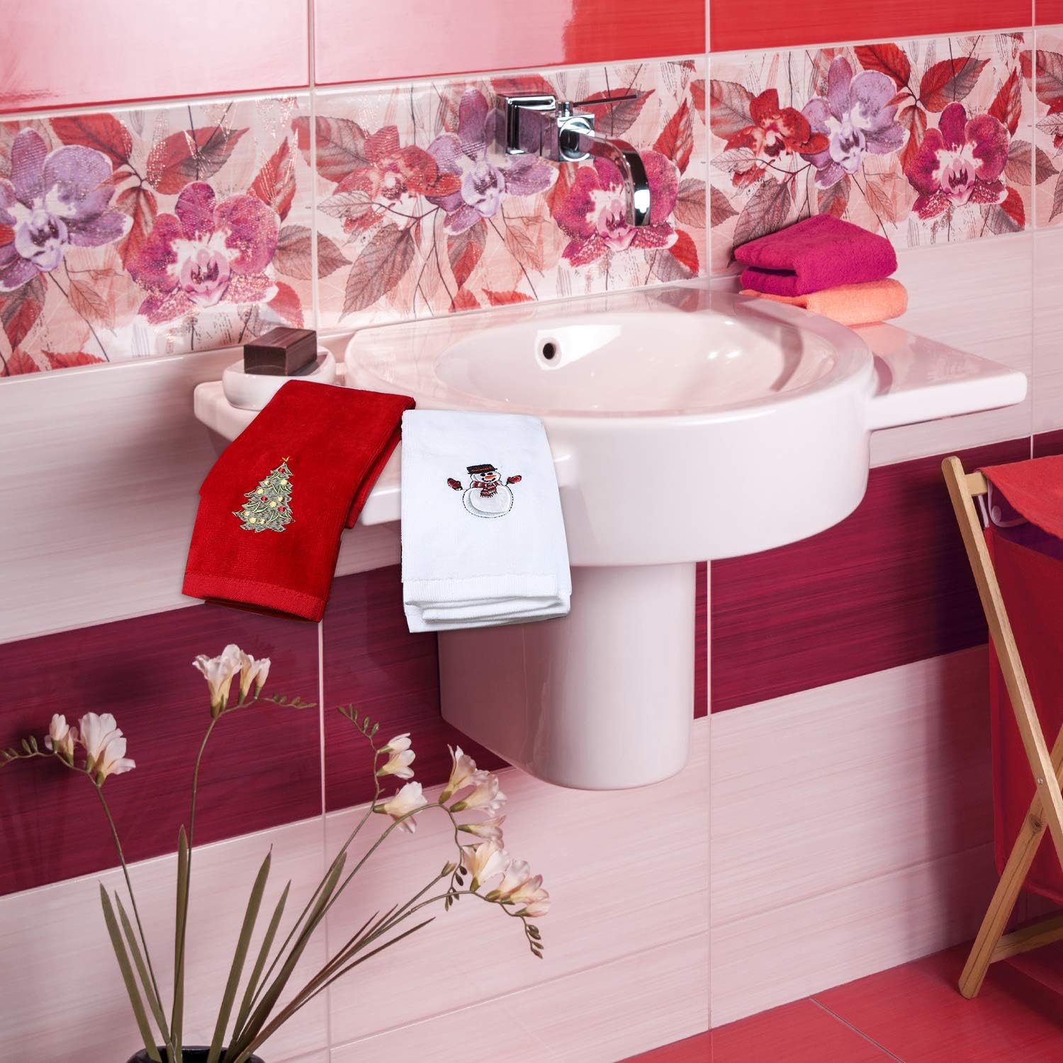 Aneco 3 Pack Christmas Hand Towels - 12 x 18 Inch, 100% Cotton, 3 Colors, Christmas Pattern Decorative Gift Set - Image 7