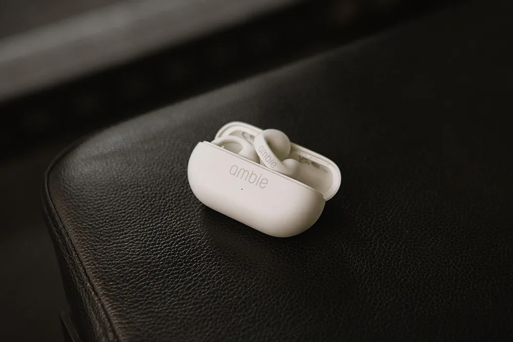 Amazon.co.jp: ambie sound earcuffs AM-TW02 (White × White