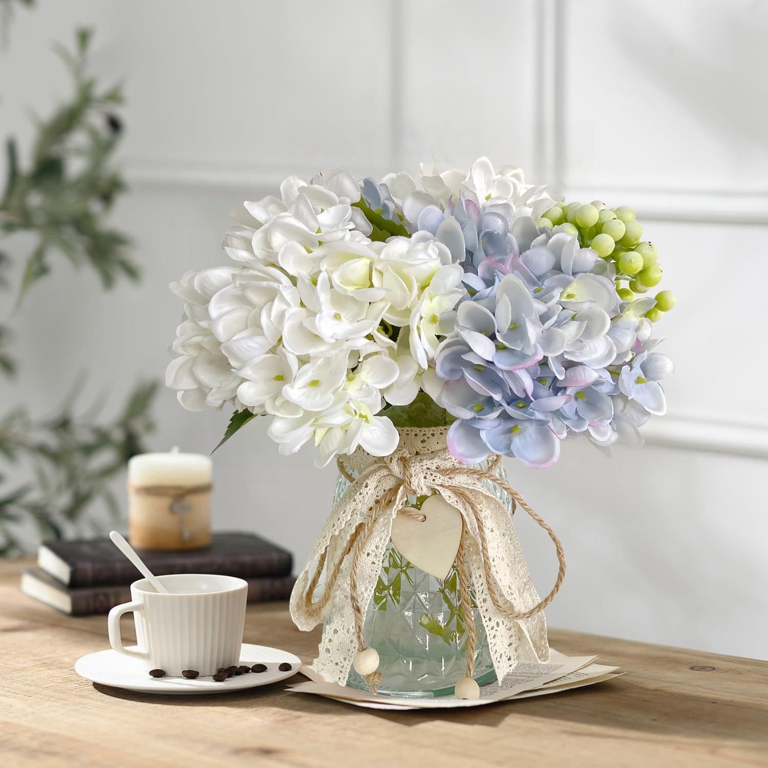 Künstliche Hortensien Mit Vase – Seidenblumen-Arrangement Mit Kunstwasser & Rattan-Überzug