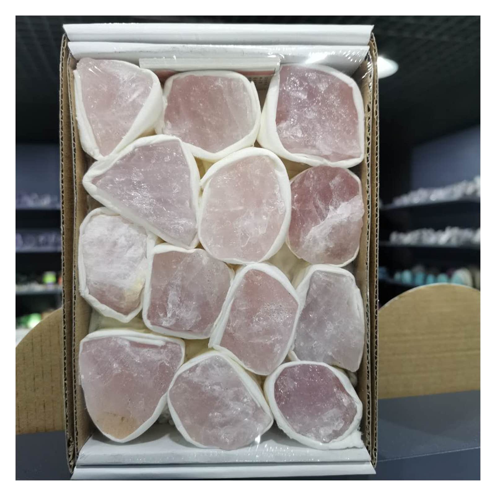 Quartz rose naturel rugueux et spécimen de pierres roses de forme irrégulière