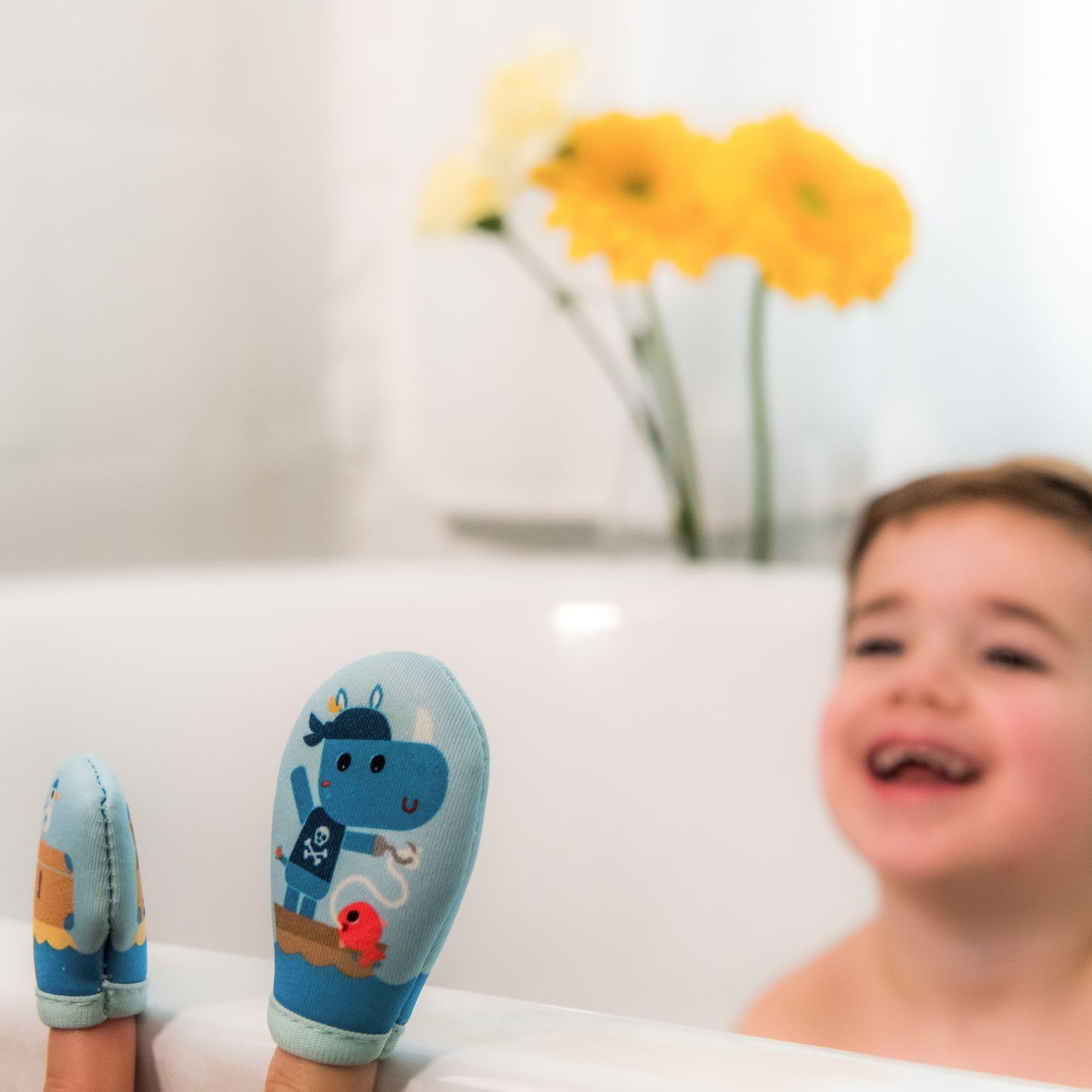 LILLIPUTIENS - Finger Puppets - Pirates - Bath Toy with 5 Neoprene Puppets - Fun and educational, stimulates fine motor skills and children's imagination - From 10 months - 83353 - 5