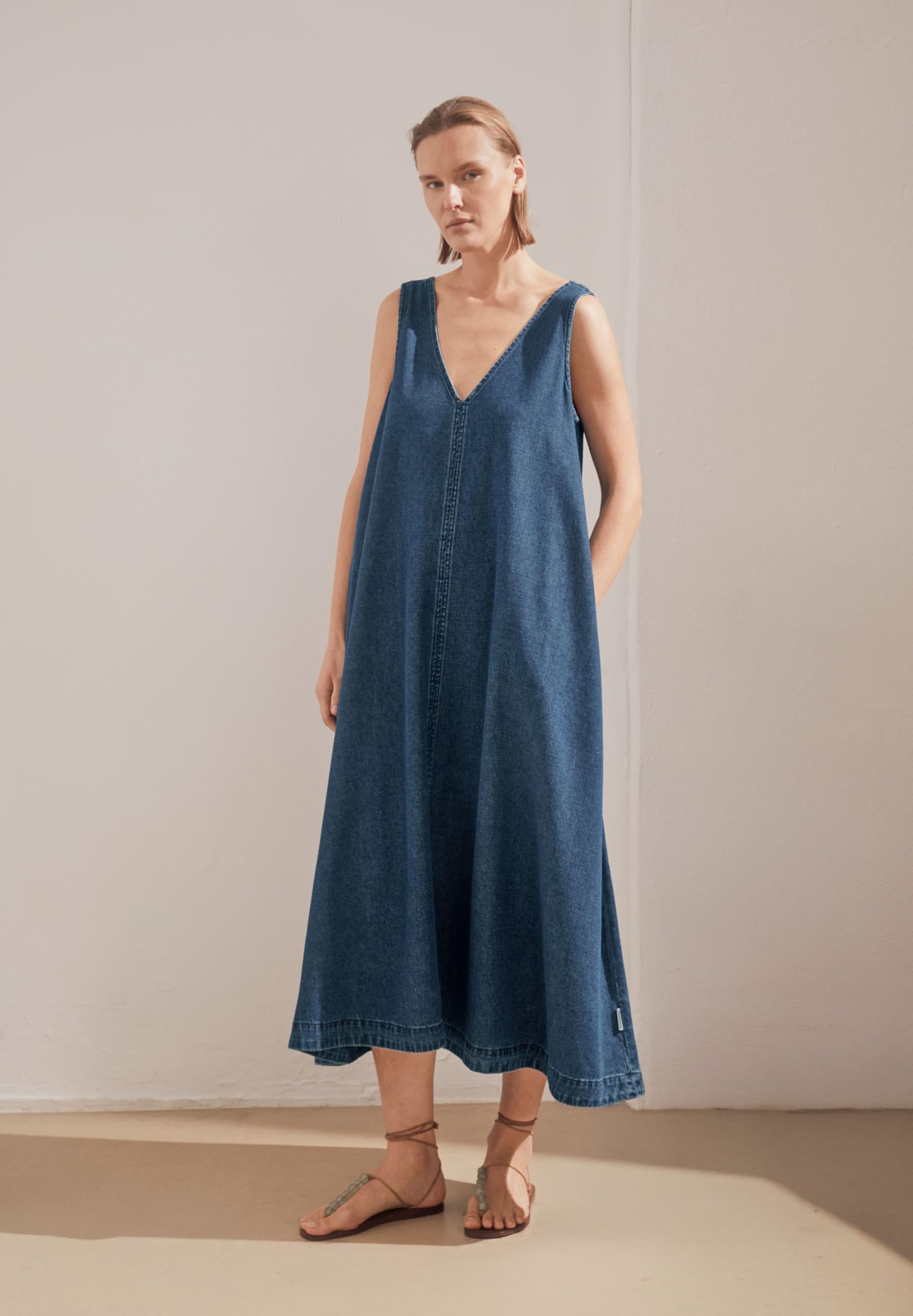 ARMEDANGELS Damen Jeanskleid aus Bio-Baumwoll Mix Denim V-Neck Loose Fit