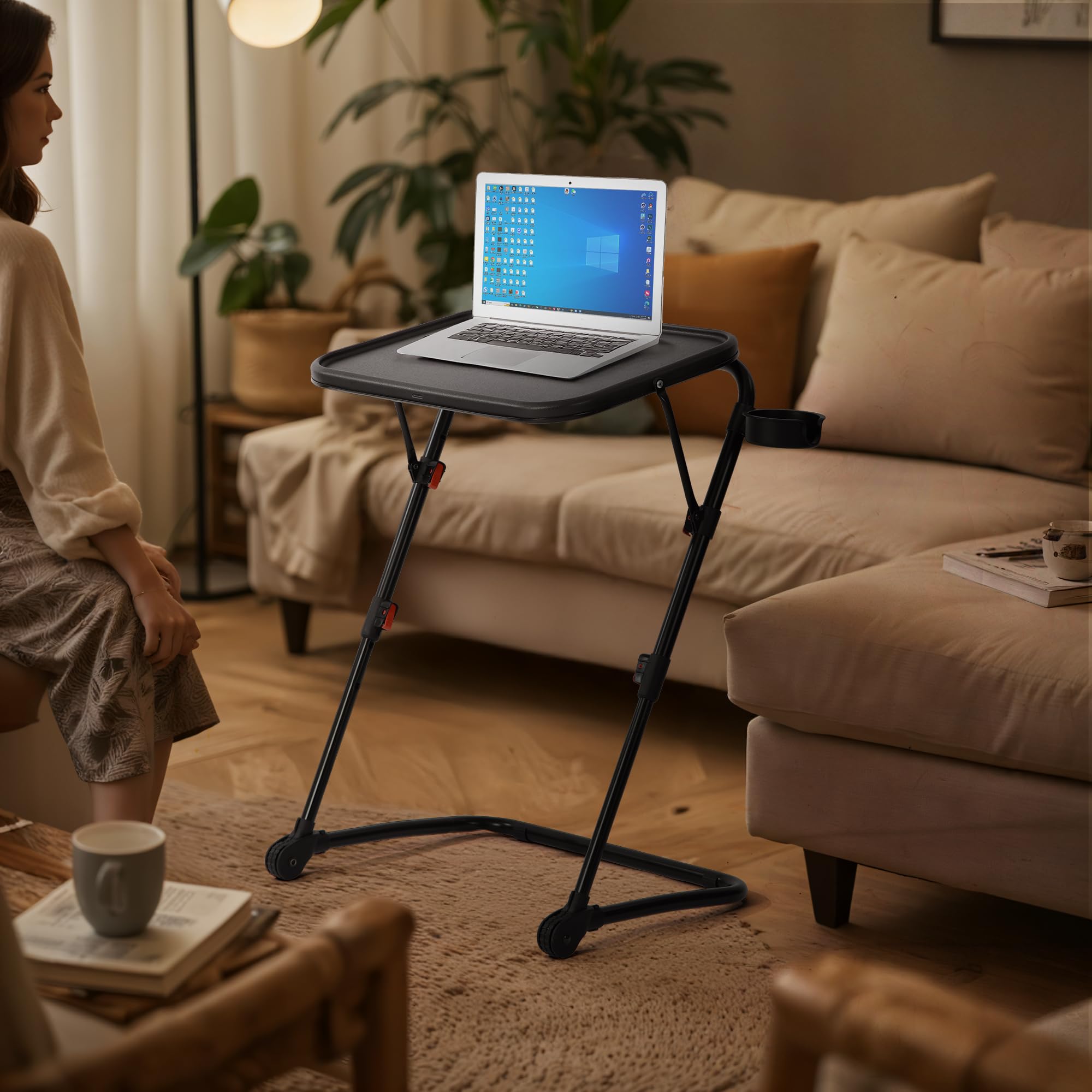 HOMYLIN Plateau TV réglable avec 4 hauteurs et 3 Angles d'inclinaison, Plateau de dîner, Table de collation avec Porte-gobelet pour lit et canapé, Pas de Montage nécessaire, Noir