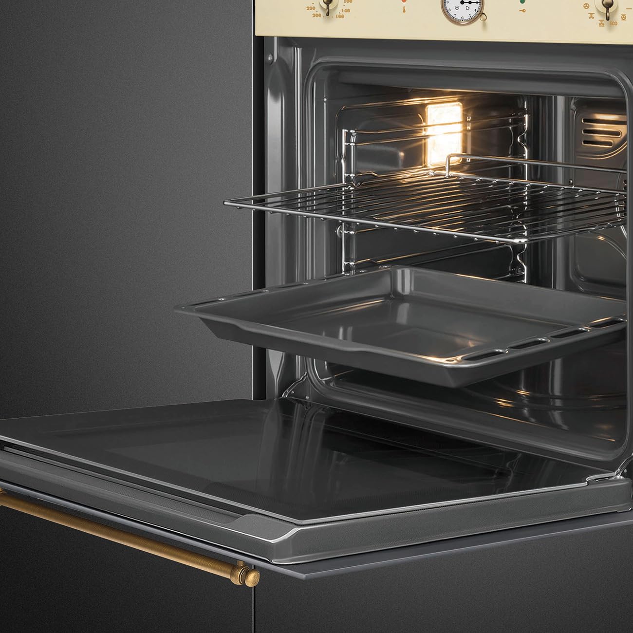 Smeg SFP68C1TPO Forno Elettrico Termoventilato, 60cm, Estetica Coloniale, 65 Litri, Pirolitico, Soft Close, Colore Panna, Classe Energetica A
