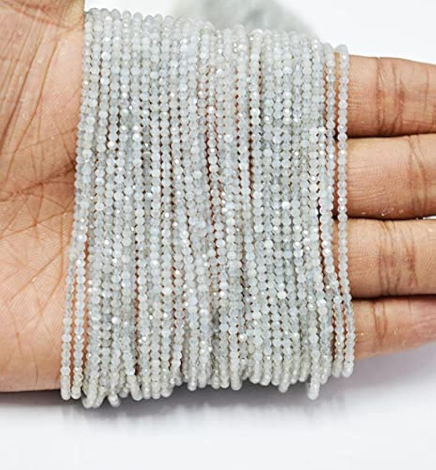 Pierre de lune grise facettée 2mm pour création de bijoux de lithothérapie