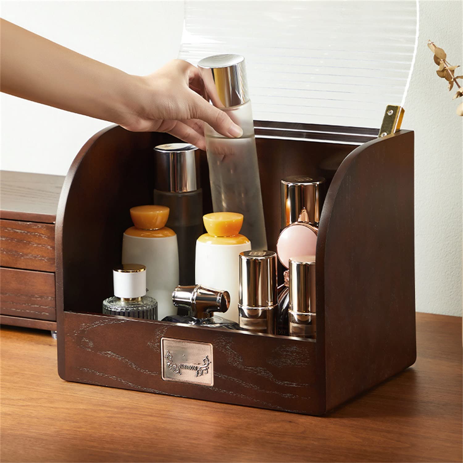 Retro Cosmetics Storage Box Exquisite Wooden Desktop Dust-proof Shelf Skin Care Products Separated For Skincare Perfume Beauty