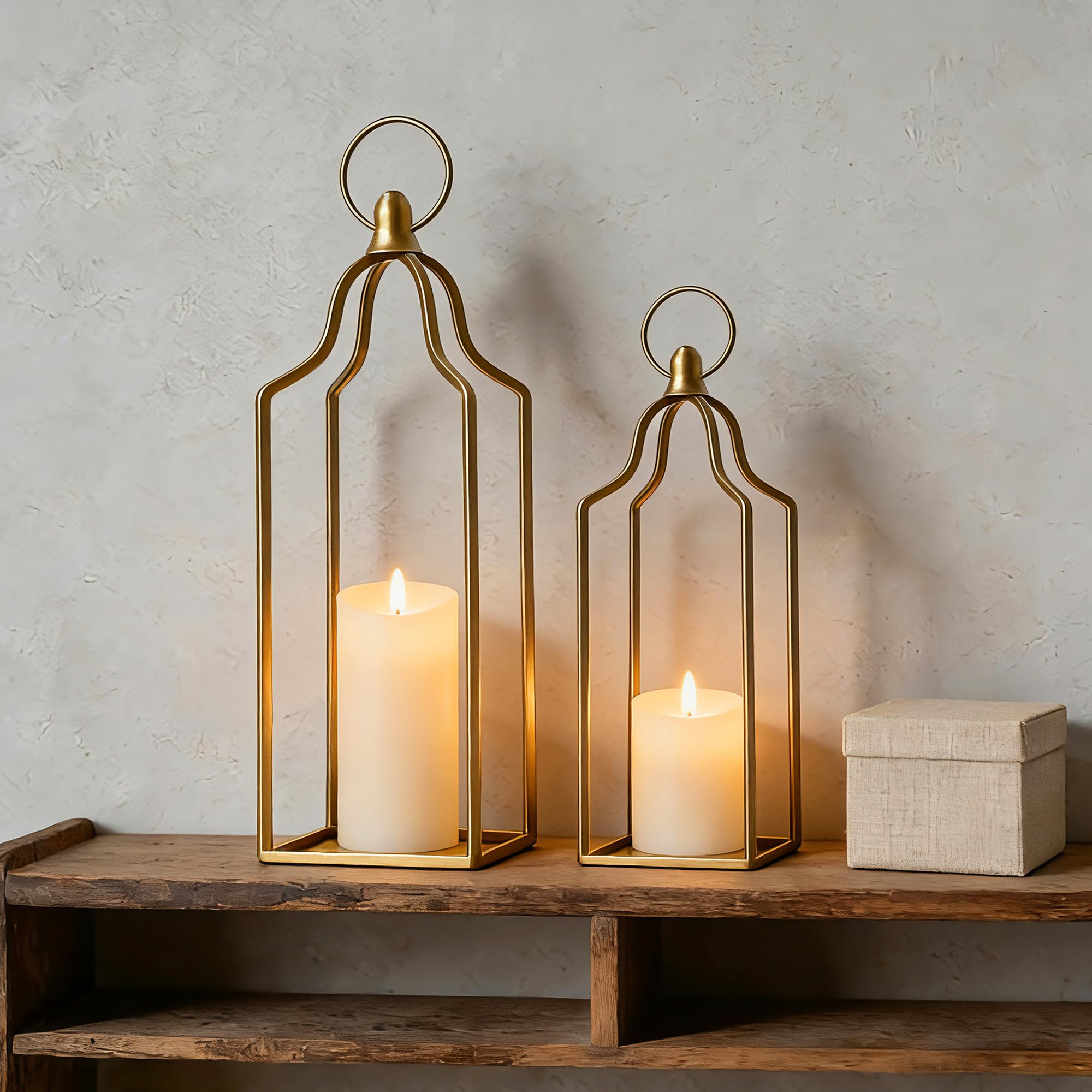 Lot de 2 lanternes décoratives en métal rustique pour maison, intérieur et extérieur, salon, cheminée, terrasse, mariage et centres de table de cuisine (doré, 36,8 x 31 cm)