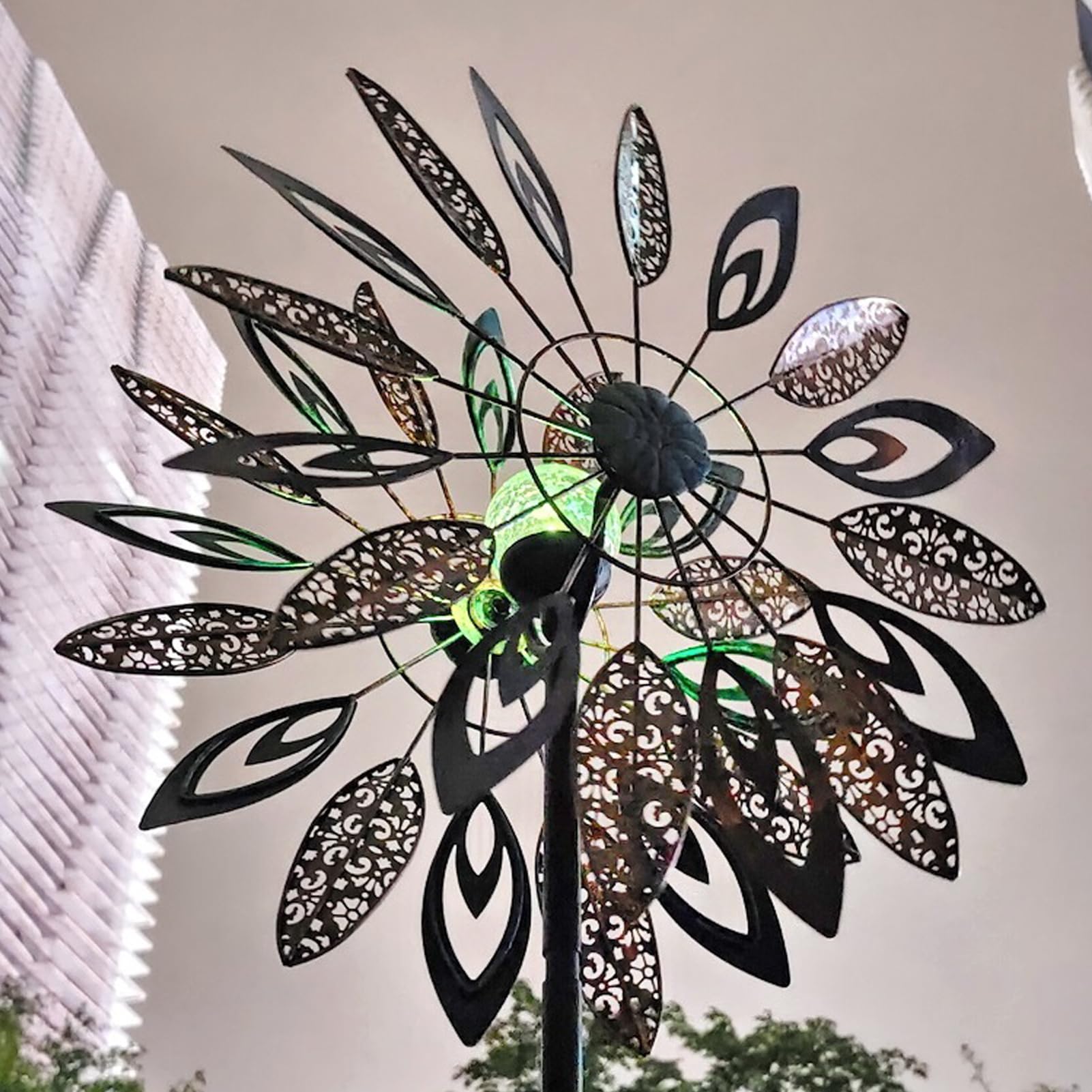 Girandola a vento solare con sfera di vetro, facile da montare, scultura cinetica per esterni, cortile, giardino, prato, girandola in metallo per esterni, alimentata a energia solare