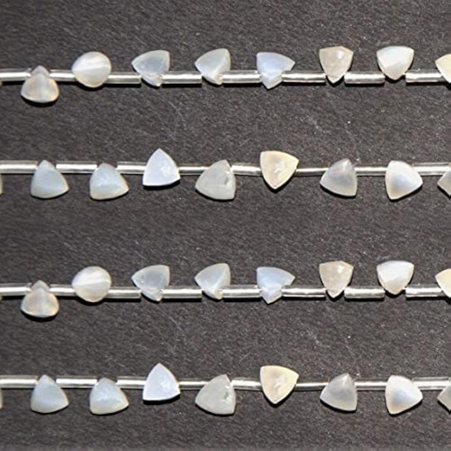 Briolettes pierre de lune blanche LKBEADS taille Trillion 7mm de qualité supérieure pour joaillerie