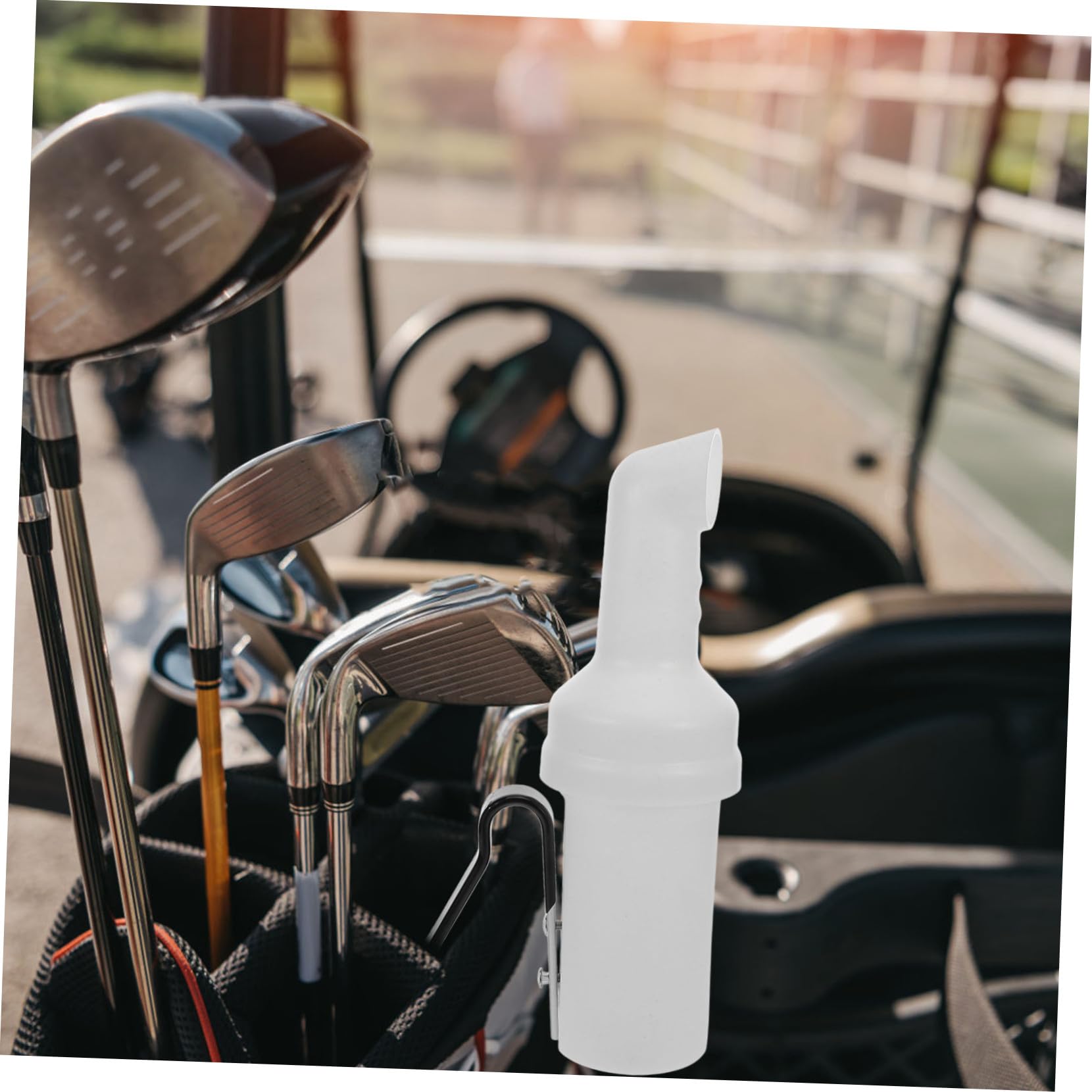 GALPADA Golfwagen Sandflasche mit Halterung aus Robustem Kunststoff Hängender Sandbehälter für Einfaches Auffüllen von Divots Praktisches Zubehör für Golf Cart kein Bohren Erforderlich
