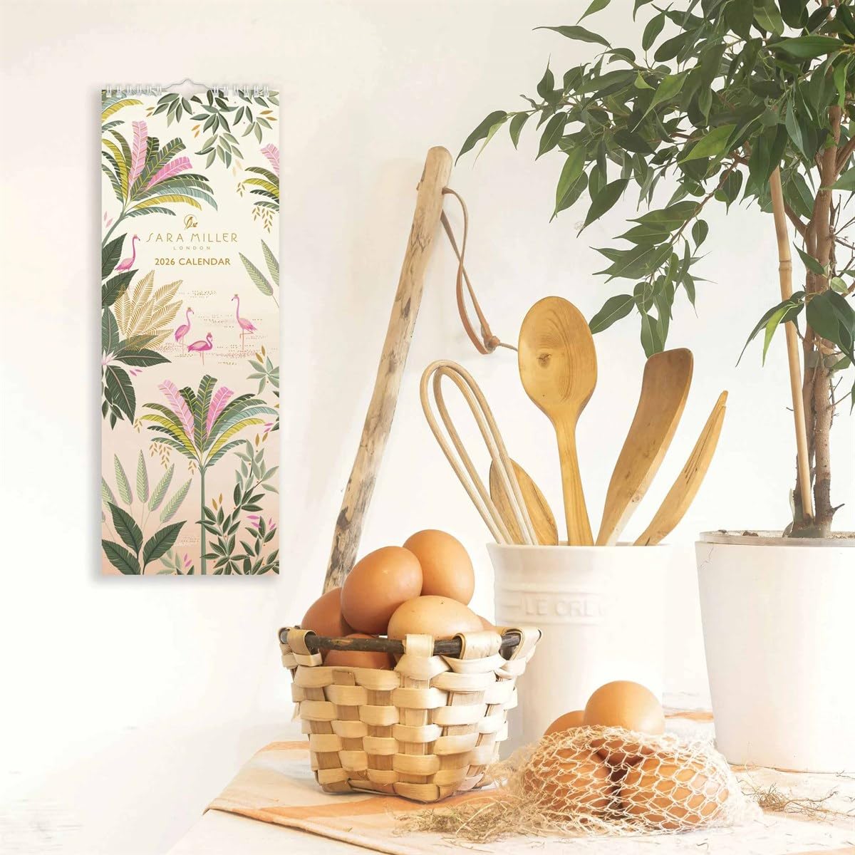 2026 Sara Miller Wandkalender – Luxe Design Met Foliedruk, Maandoverzicht, Notities En Planner, 41x15 Cm, Met Feestdagen En 2027-overzicht